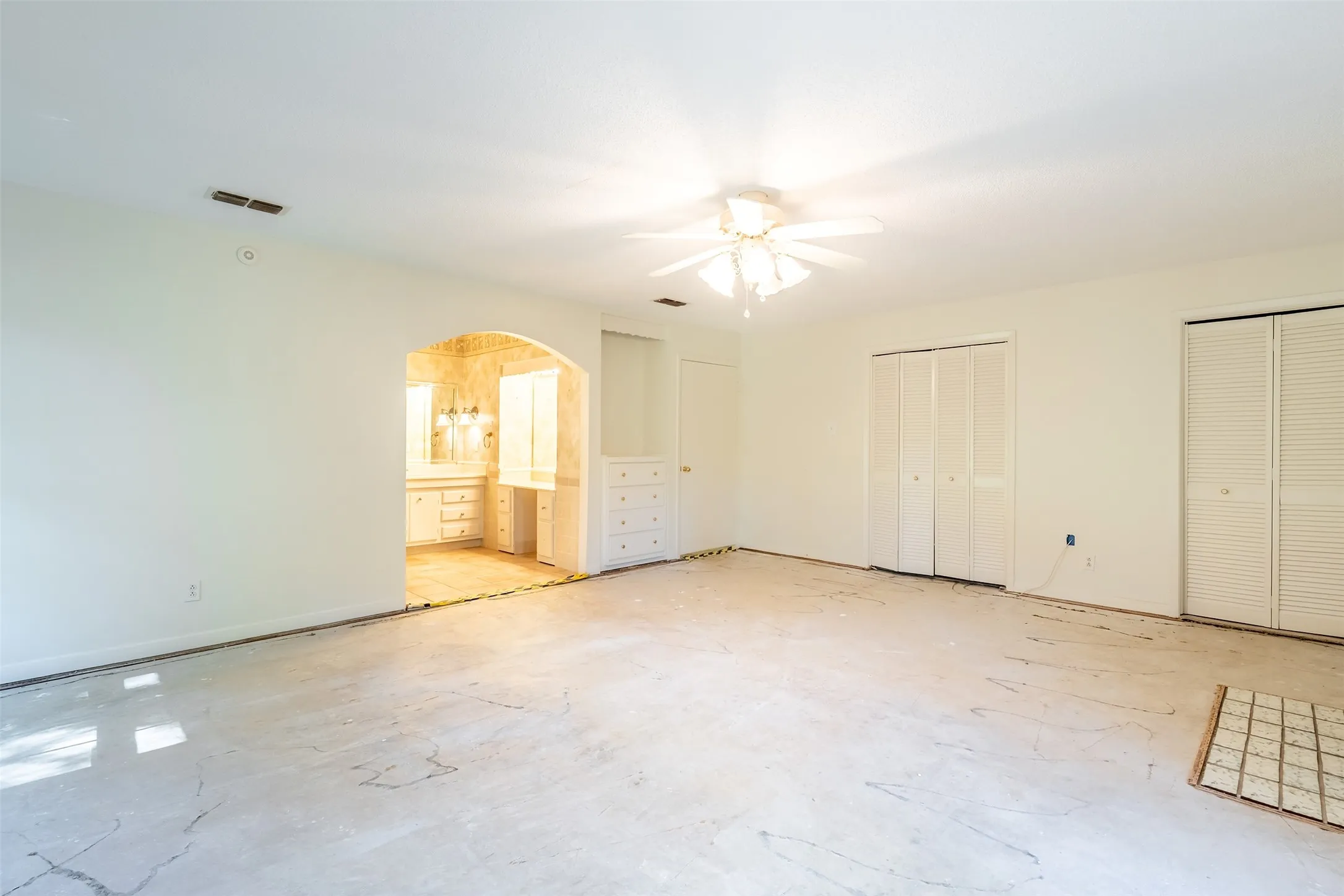 Single Family Residence For Sale in Smith County , 13809 FM 2868, Flint, Texas 75762, 4 Bedroom, 3 Bathroom, Garage spaces, 3,058 Sqft, built in 1977, mls#21407870, Real Estate Agent in Flint, Homes For Sale in Smith county, Homes For Sale in Flint, Realtor in Flint Texas, Real Estate Brokerage Independent Realty Texas, Luminita Cordes Realtor