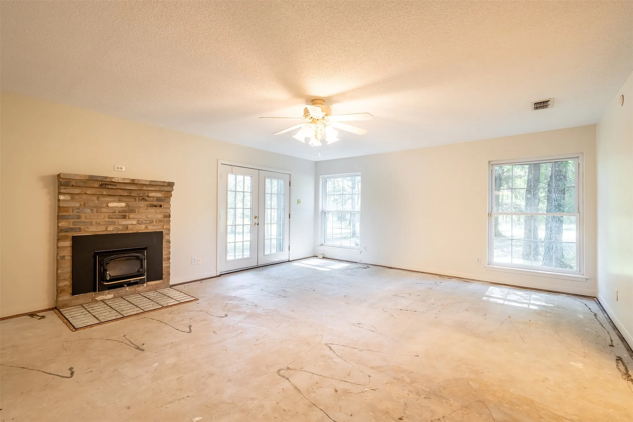 Single Family Residence For Sale in Smith County , 13809 FM 2868, Flint, Texas 75762, 4 Bedroom, 3 Bathroom, Garage spaces, 3,058 Sqft, built in 1977, mls#21407870, Real Estate Agent in Flint, Homes For Sale in Smith county, Homes For Sale in Flint, Realtor in Flint Texas, Real Estate Brokerage Independent Realty Texas, Luminita Cordes Realtor