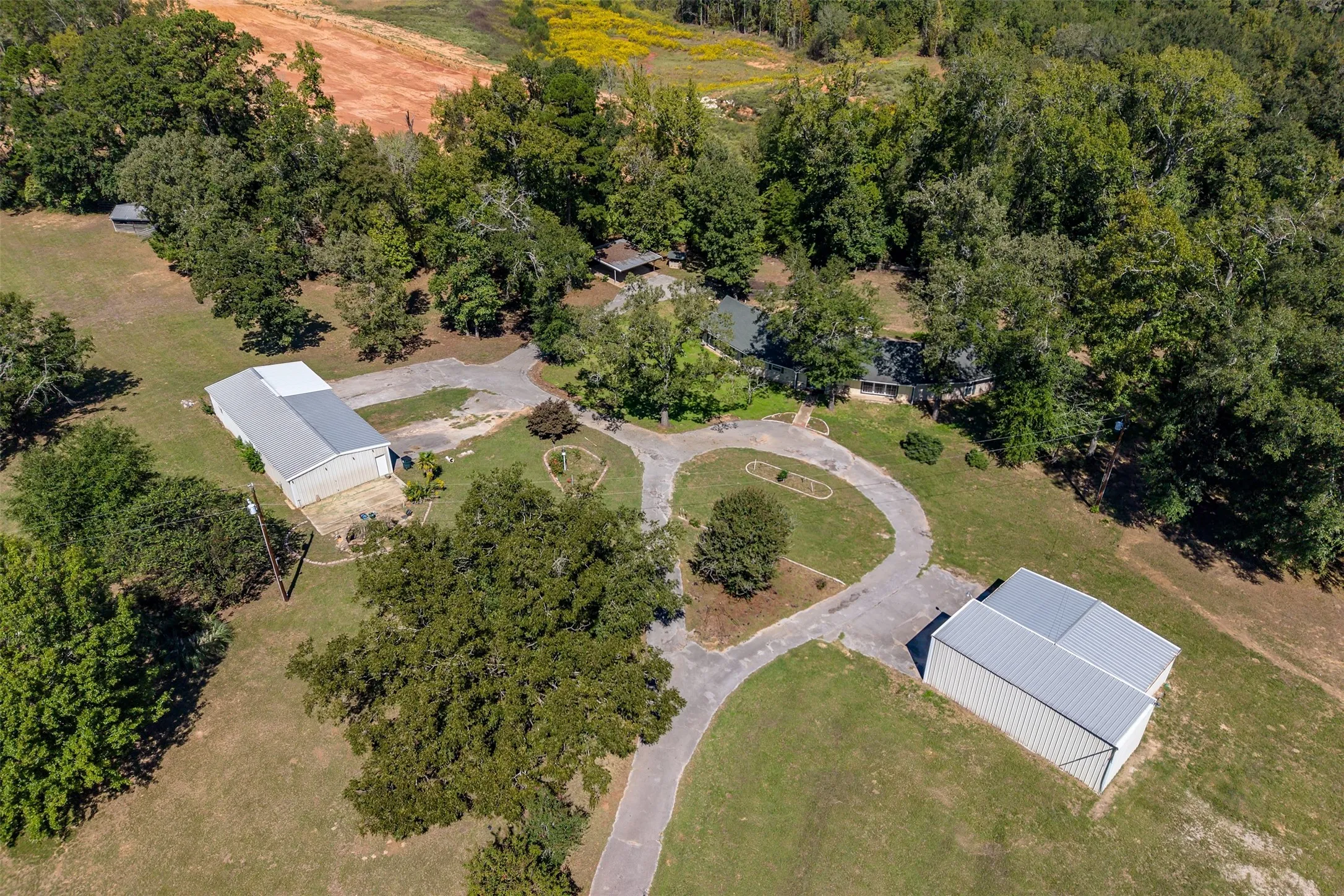Single Family Residence For Sale in Smith County , 13809 FM 2868, Flint, Texas 75762, 4 Bedroom, 3 Bathroom, Garage spaces, 3,058 Sqft, built in 1977, mls#21407870, Real Estate Agent in Flint, Homes For Sale in Smith county, Homes For Sale in Flint, Realtor in Flint Texas, Real Estate Brokerage Independent Realty Texas, Luminita Cordes Realtor