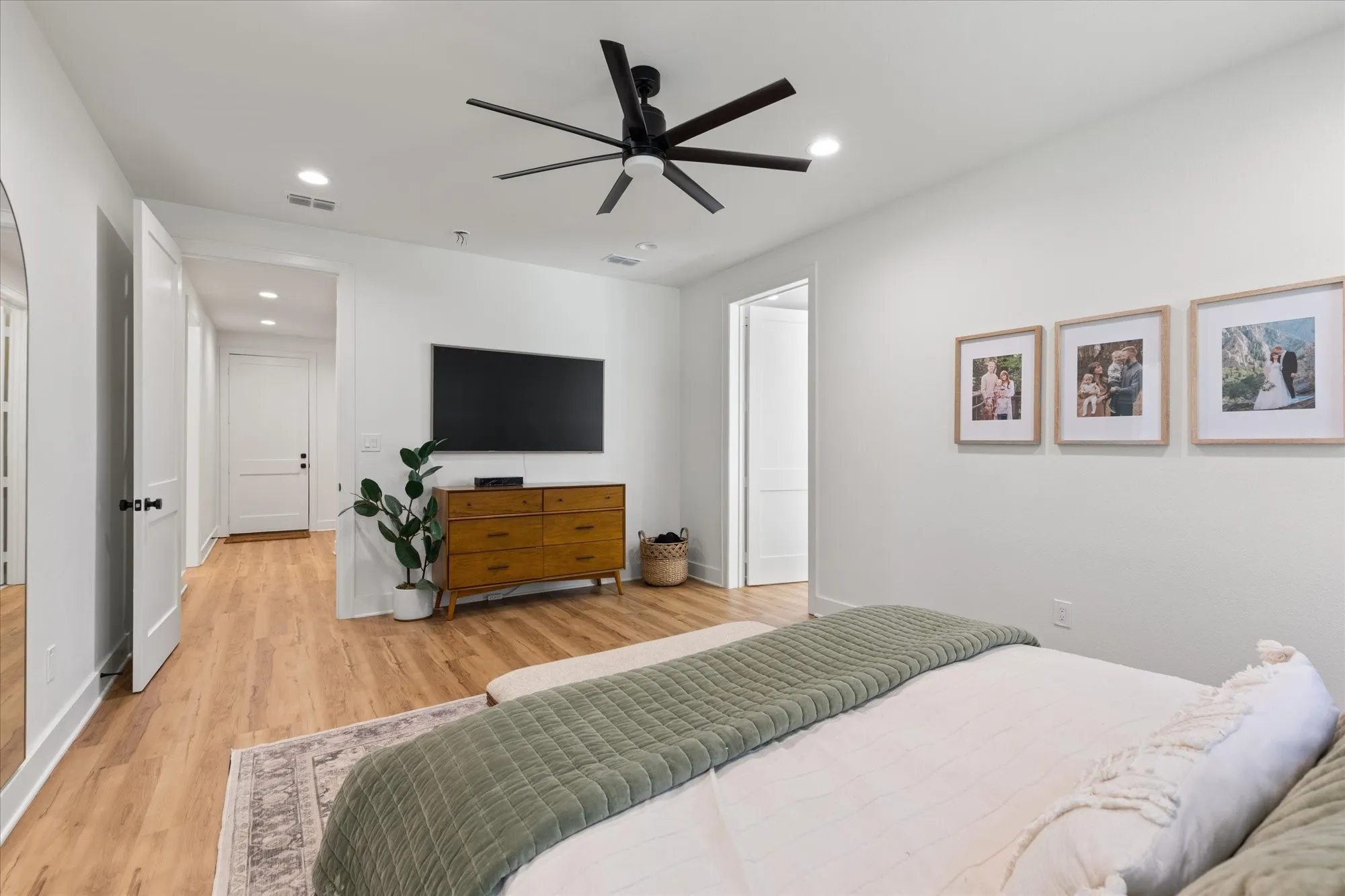 Single Family Residence For Sale in Harrison County , 200 Maple Springs Rd, Longview, Texas 75602, 4 Bedroom, 4 Bathroom, 2 Garage spaces, 3,168 Sqft, built in 2024, mls#21407900, Real Estate Agent in Longview, Homes For Sale in Harrison county, Homes For Sale in Longview, Realtor in Longview Texas, Real Estate Brokerage Independent Realty Texas, Luminita Cordes Realtor