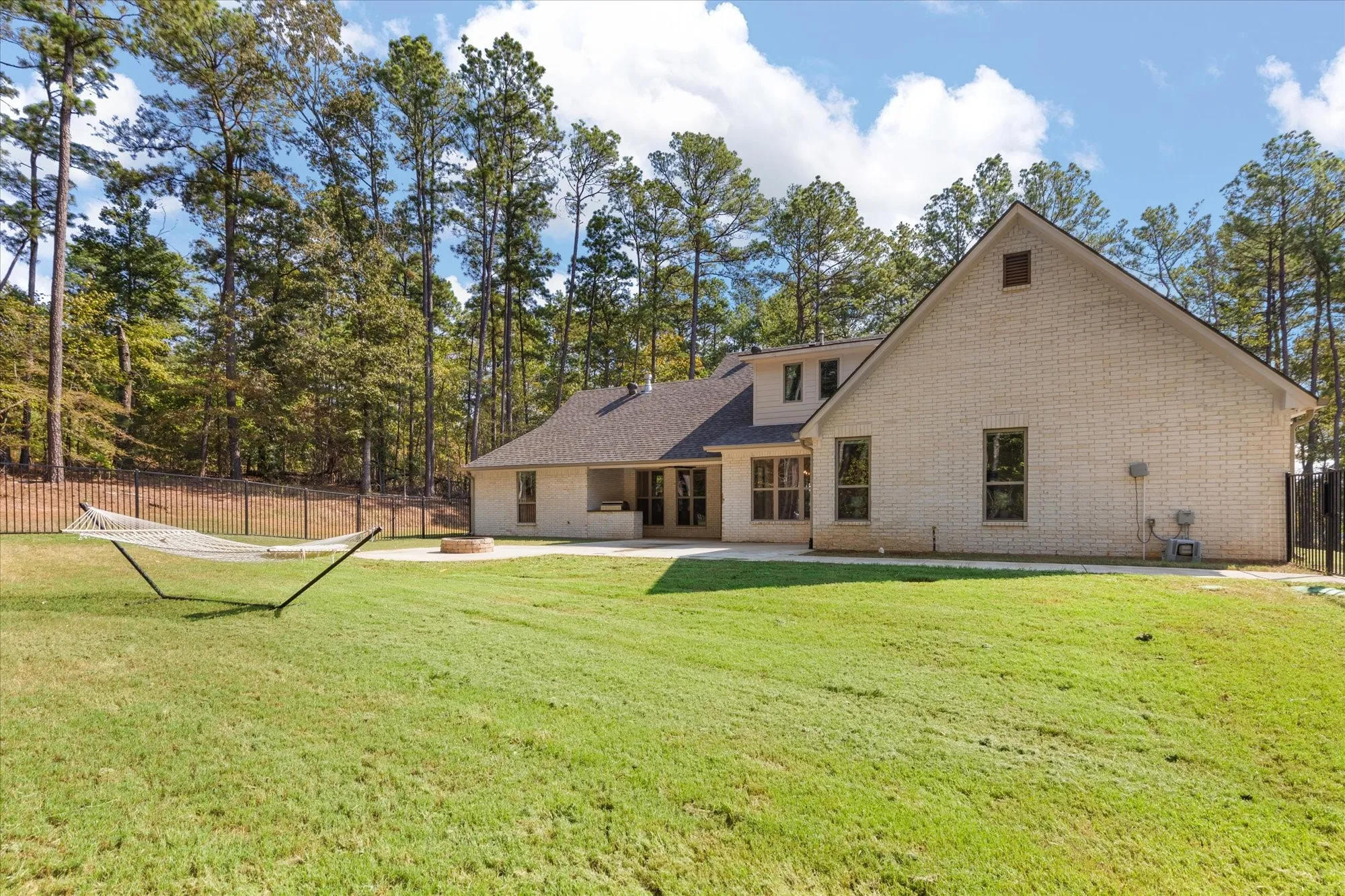 Single Family Residence For Sale in Harrison County , 200 Maple Springs Rd, Longview, Texas 75602, 4 Bedroom, 4 Bathroom, 2 Garage spaces, 3,168 Sqft, built in 2024, mls#21407900, Real Estate Agent in Longview, Homes For Sale in Harrison county, Homes For Sale in Longview, Realtor in Longview Texas, Real Estate Brokerage Independent Realty Texas, Luminita Cordes Realtor