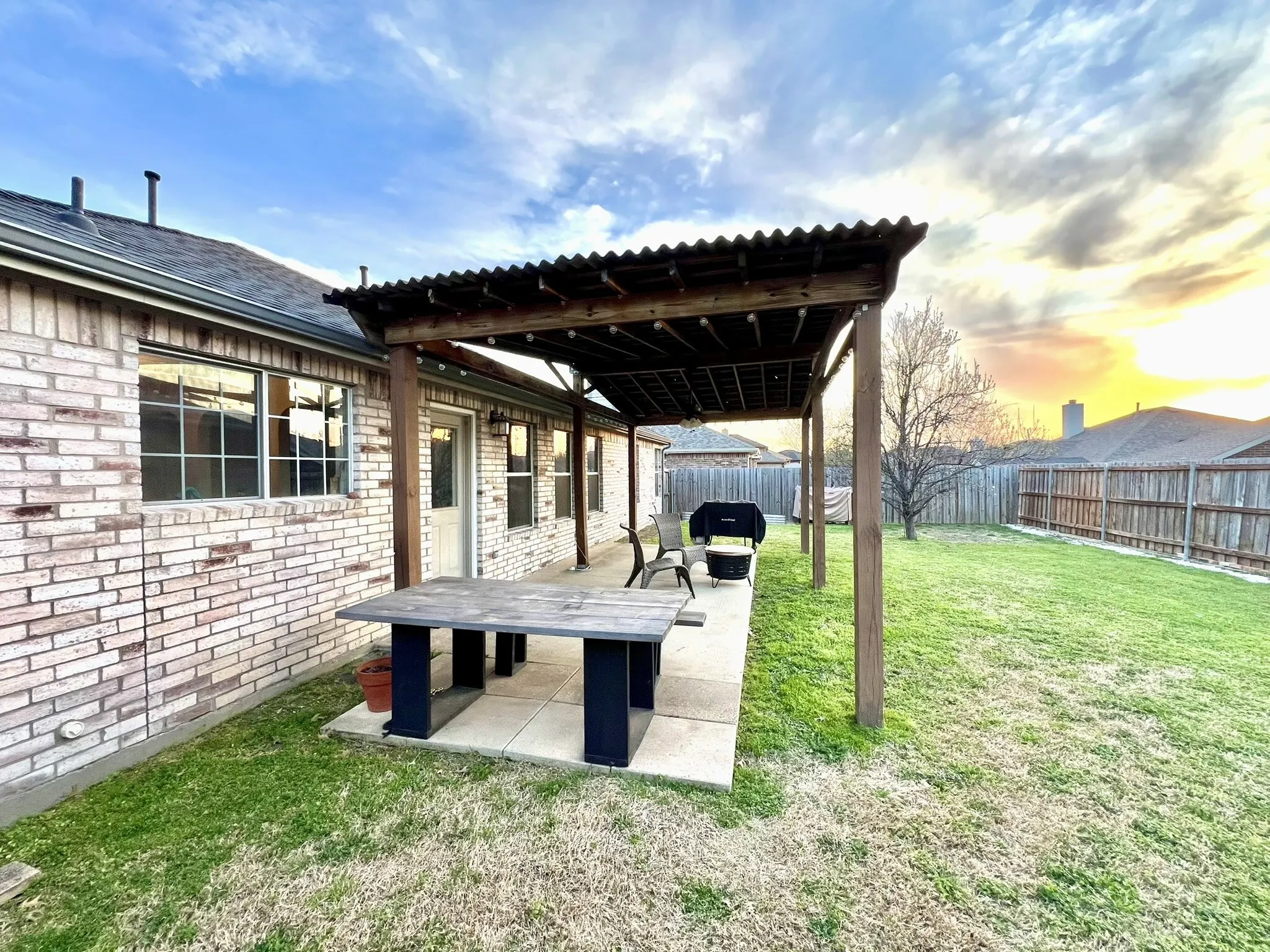 Single Family Residence For Rent in Denton County , 237 Flatwood Drive, Little Elm, Texas 75068, 3 Bedroom, 2 Bathroom, 2 Garage spaces, 1,567 Sqft, built in 2005, mls#21407464, Real Estate Agent in Little Elm, Homes For Rent in Denton county, Homes For Rent in Little Elm, Realtor in Little Elm Texas, Real Estate Brokerage Independent Realty Texas, Luminita Cordes Realtor