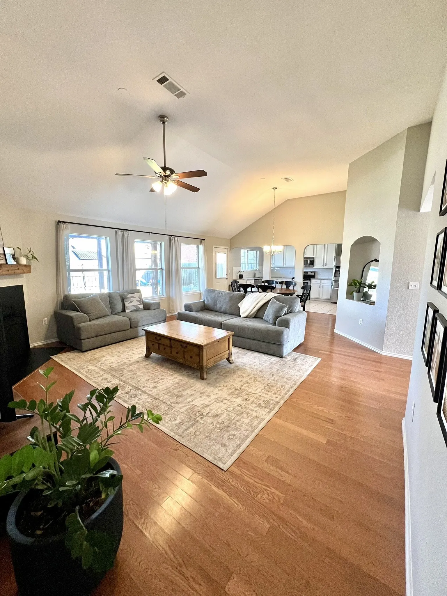 Single Family Residence For Rent in Denton County , 237 Flatwood Drive, Little Elm, Texas 75068, 3 Bedroom, 2 Bathroom, 2 Garage spaces, 1,567 Sqft, built in 2005, mls#21407464, Real Estate Agent in Little Elm, Homes For Rent in Denton county, Homes For Rent in Little Elm, Realtor in Little Elm Texas, Real Estate Brokerage Independent Realty Texas, Luminita Cordes Realtor