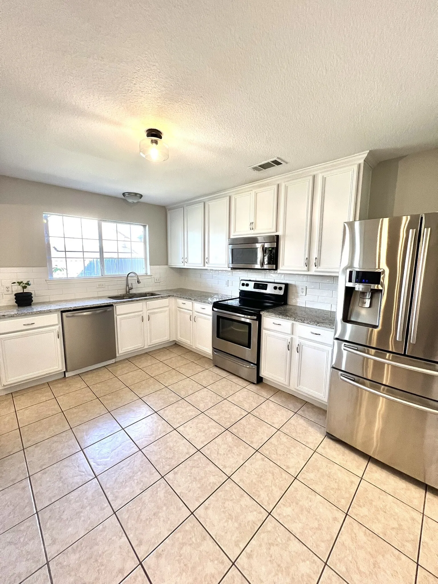 Single Family Residence For Rent in Denton County , 237 Flatwood Drive, Little Elm, Texas 75068, 3 Bedroom, 2 Bathroom, 2 Garage spaces, 1,567 Sqft, built in 2005, mls#21407464, Real Estate Agent in Little Elm, Homes For Rent in Denton county, Homes For Rent in Little Elm, Realtor in Little Elm Texas, Real Estate Brokerage Independent Realty Texas, Luminita Cordes Realtor