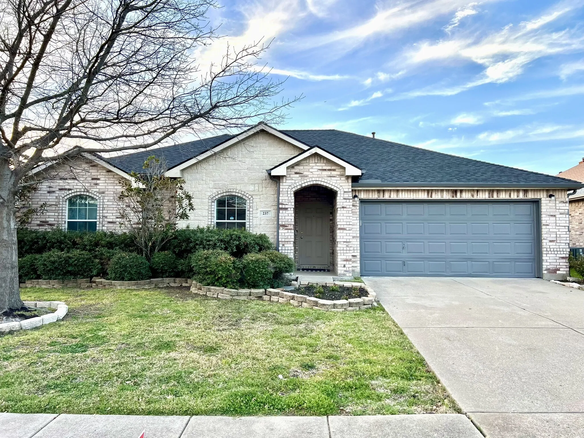 Single Family Residence For Rent