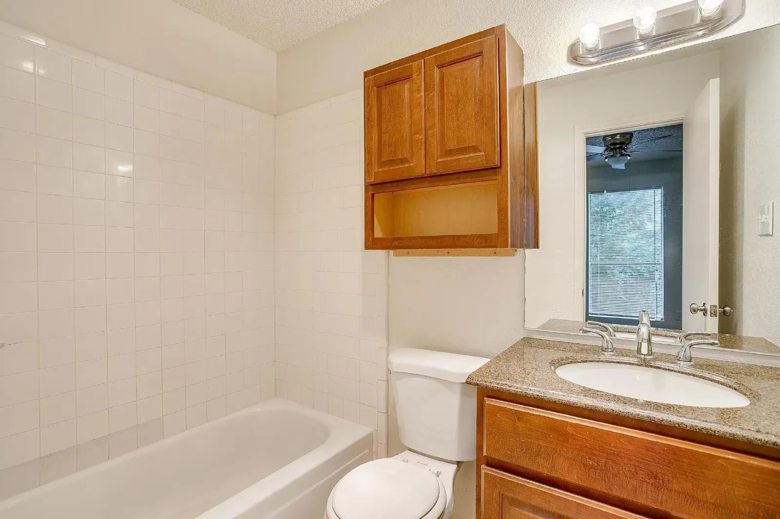 Duplex For Rent in Tarrant County , 10265 Aurora Drive, Fort Worth, Texas 76108, 2 Bedroom, 2 Bathroom, 1 Garage spaces, 1,880 Sqft, built in 1986, mls#21407901, Real Estate Agent in Fort Worth, Homes For Rent in Tarrant county, Homes For Rent in Fort Worth, Realtor in Fort Worth Texas, Real Estate Brokerage Independent Realty Texas, Luminita Cordes Realtor