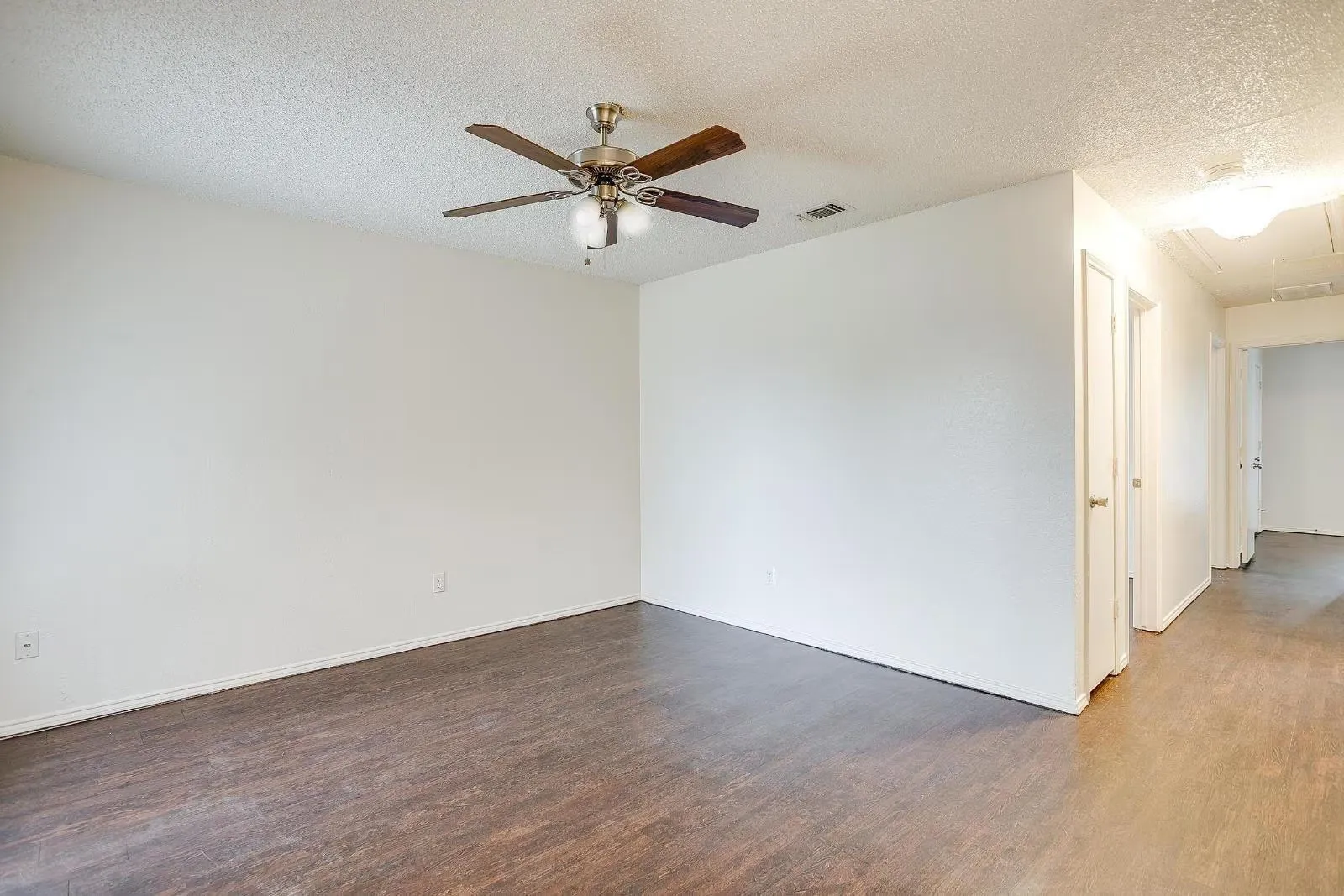 Duplex For Rent in Tarrant County , 10265 Aurora Drive, Fort Worth, Texas 76108, 2 Bedroom, 2 Bathroom, 1 Garage spaces, 1,880 Sqft, built in 1986, mls#21407901, Real Estate Agent in Fort Worth, Homes For Rent in Tarrant county, Homes For Rent in Fort Worth, Realtor in Fort Worth Texas, Real Estate Brokerage Independent Realty Texas, Luminita Cordes Realtor