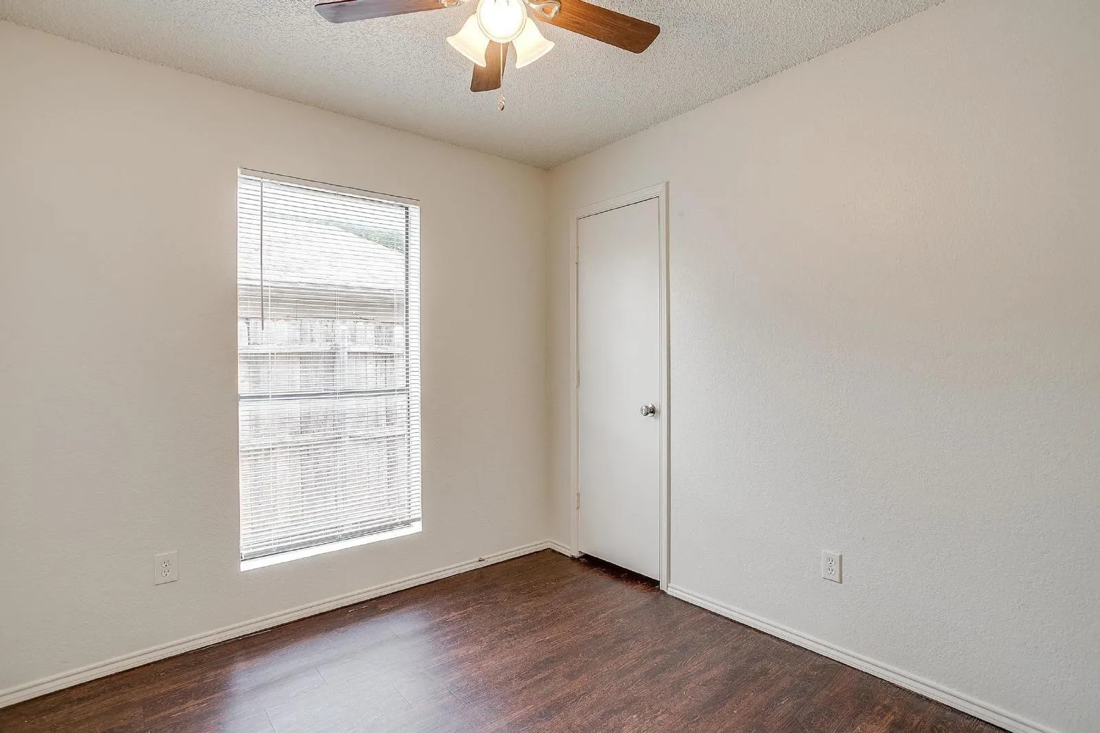 Duplex For Rent in Tarrant County , 10265 Aurora Drive, Fort Worth, Texas 76108, 2 Bedroom, 2 Bathroom, 1 Garage spaces, 1,880 Sqft, built in 1986, mls#21407901, Real Estate Agent in Fort Worth, Homes For Rent in Tarrant county, Homes For Rent in Fort Worth, Realtor in Fort Worth Texas, Real Estate Brokerage Independent Realty Texas, Luminita Cordes Realtor