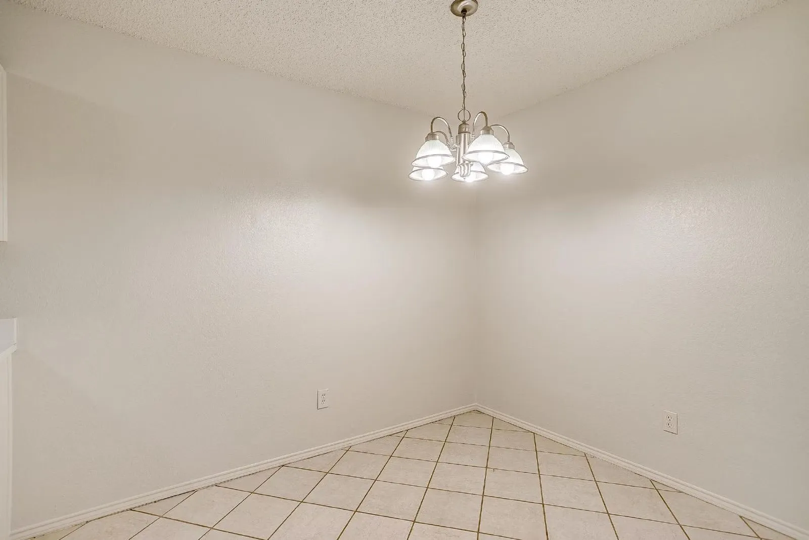 Duplex For Rent in Tarrant County , 10265 Aurora Drive, Fort Worth, Texas 76108, 2 Bedroom, 2 Bathroom, 1 Garage spaces, 1,880 Sqft, built in 1986, mls#21407901, Real Estate Agent in Fort Worth, Homes For Rent in Tarrant county, Homes For Rent in Fort Worth, Realtor in Fort Worth Texas, Real Estate Brokerage Independent Realty Texas, Luminita Cordes Realtor