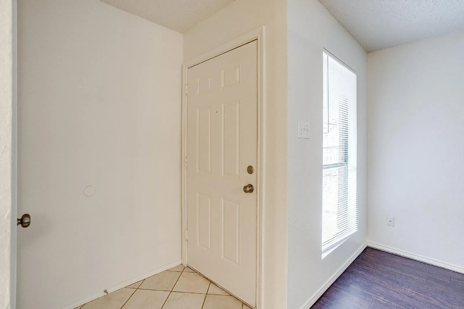Duplex For Rent in Tarrant County , 10265 Aurora Drive, Fort Worth, Texas 76108, 2 Bedroom, 2 Bathroom, 1 Garage spaces, 1,880 Sqft, built in 1986, mls#21407901, Real Estate Agent in Fort Worth, Homes For Rent in Tarrant county, Homes For Rent in Fort Worth, Realtor in Fort Worth Texas, Real Estate Brokerage Independent Realty Texas, Luminita Cordes Realtor