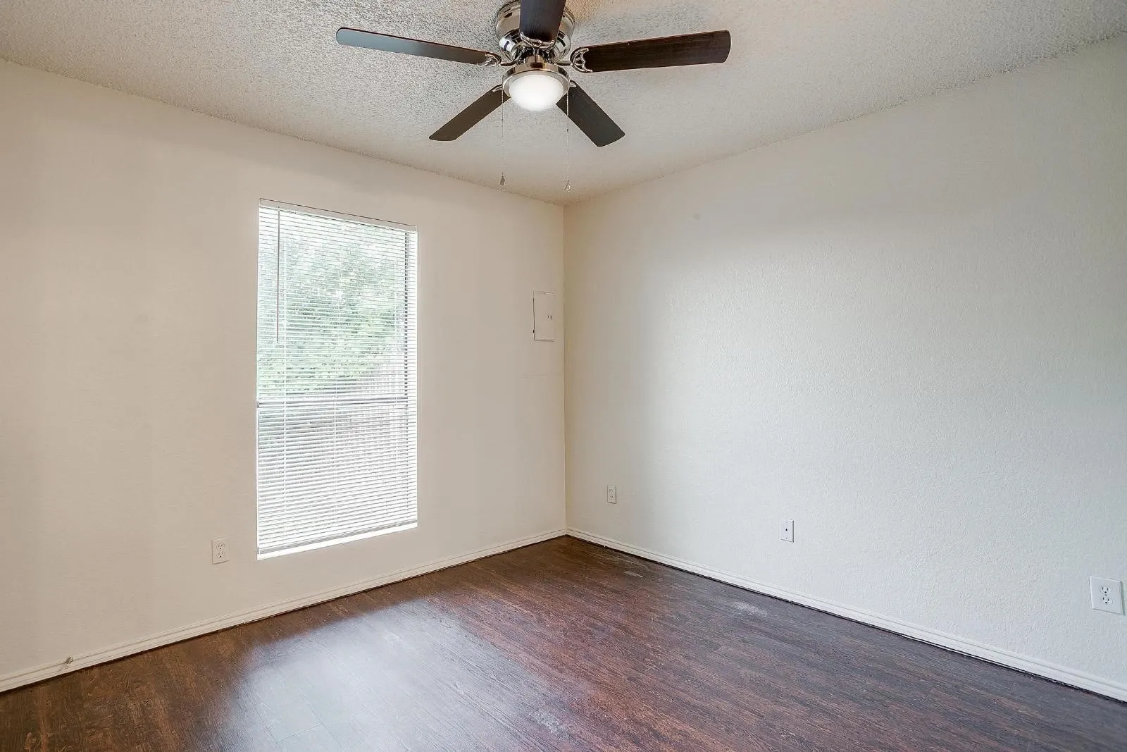 Duplex For Rent in Tarrant County , 10265 Aurora Drive, Fort Worth, Texas 76108, 2 Bedroom, 2 Bathroom, 1 Garage spaces, 1,880 Sqft, built in 1986, mls#21407901, Real Estate Agent in Fort Worth, Homes For Rent in Tarrant county, Homes For Rent in Fort Worth, Realtor in Fort Worth Texas, Real Estate Brokerage Independent Realty Texas, Luminita Cordes Realtor
