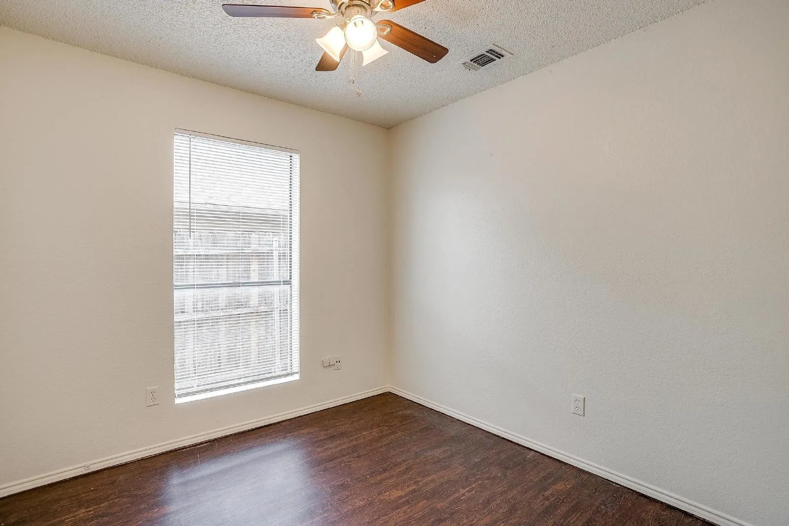 Duplex For Rent in Tarrant County , 10265 Aurora Drive, Fort Worth, Texas 76108, 2 Bedroom, 2 Bathroom, 1 Garage spaces, 1,880 Sqft, built in 1986, mls#21407901, Real Estate Agent in Fort Worth, Homes For Rent in Tarrant county, Homes For Rent in Fort Worth, Realtor in Fort Worth Texas, Real Estate Brokerage Independent Realty Texas, Luminita Cordes Realtor