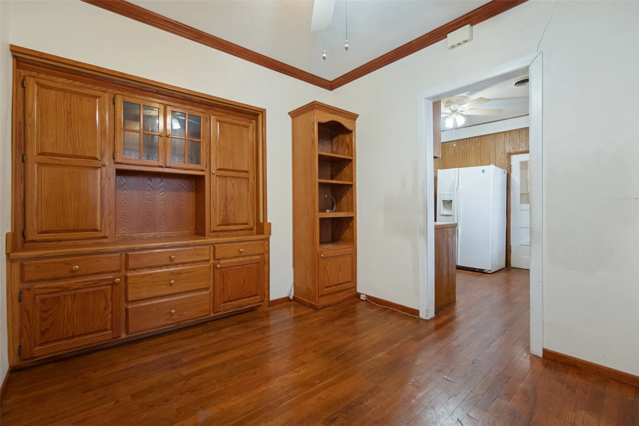Single Family Residence For Sale in Dallas County , 5906 Palo Pinto Avenue, Dallas, Texas 75206, 3 Bedroom, 3 Bathroom, 2 Garage spaces, 2,236 Sqft, built in 1929, mls#21399333, Real Estate Agent in Dallas, Homes For Sale in Dallas county, Homes For Sale in Dallas, Realtor in Dallas Texas, Real Estate Brokerage Independent Realty Texas, Luminita Cordes Realtor