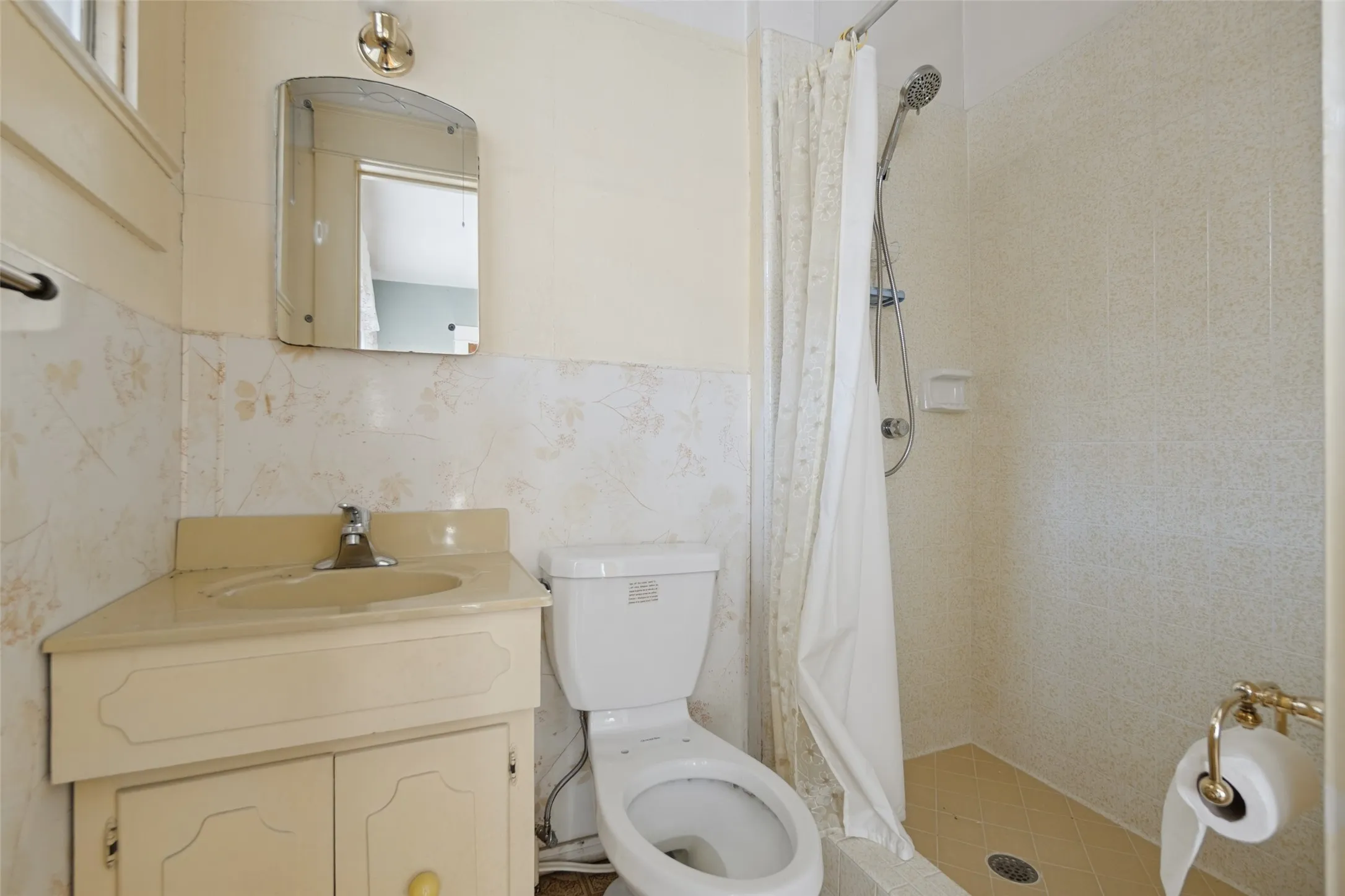 Single Family Residence For Sale in Dallas County , 5906 Palo Pinto Avenue, Dallas, Texas 75206, 3 Bedroom, 3 Bathroom, 2 Garage spaces, 2,236 Sqft, built in 1929, mls#21399333, Real Estate Agent in Dallas, Homes For Sale in Dallas county, Homes For Sale in Dallas, Realtor in Dallas Texas, Real Estate Brokerage Independent Realty Texas, Luminita Cordes Realtor