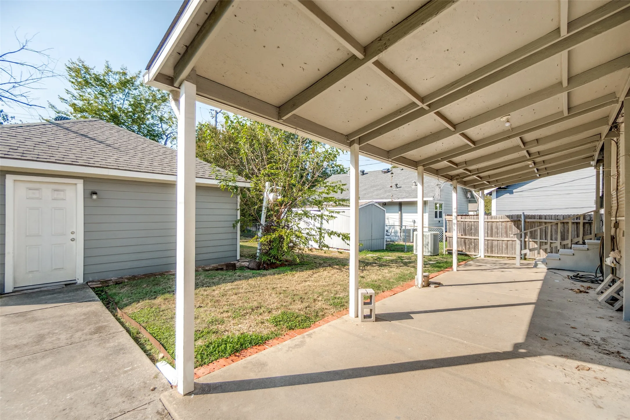 Single Family Residence For Sale in Dallas County , 5906 Palo Pinto Avenue, Dallas, Texas 75206, 3 Bedroom, 3 Bathroom, 2 Garage spaces, 2,236 Sqft, built in 1929, mls#21399333, Real Estate Agent in Dallas, Homes For Sale in Dallas county, Homes For Sale in Dallas, Realtor in Dallas Texas, Real Estate Brokerage Independent Realty Texas, Luminita Cordes Realtor