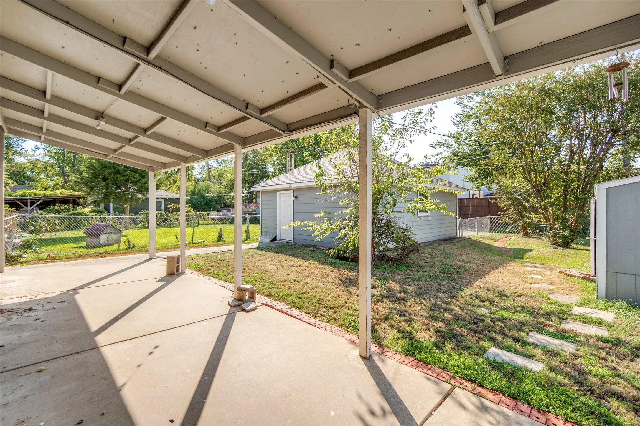 Single Family Residence For Sale in Dallas County , 5906 Palo Pinto Avenue, Dallas, Texas 75206, 3 Bedroom, 3 Bathroom, 2 Garage spaces, 2,236 Sqft, built in 1929, mls#21399333, Real Estate Agent in Dallas, Homes For Sale in Dallas county, Homes For Sale in Dallas, Realtor in Dallas Texas, Real Estate Brokerage Independent Realty Texas, Luminita Cordes Realtor