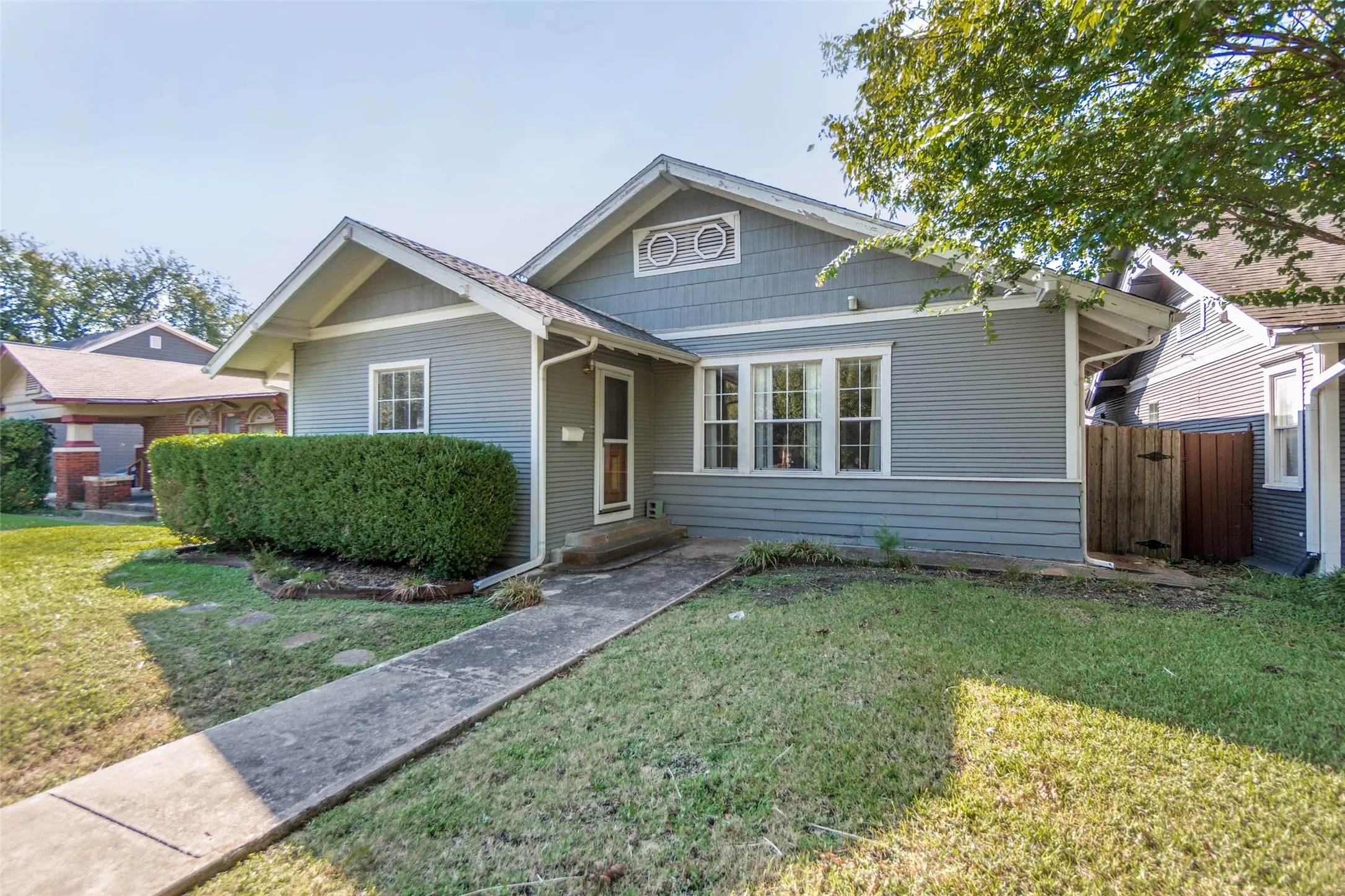 Single Family Residence For Sale in Dallas County , 5906 Palo Pinto Avenue, Dallas, Texas 75206, 3 Bedroom, 3 Bathroom, 2 Garage spaces, 2,236 Sqft, built in 1929, mls#21399333, Real Estate Agent in Dallas, Homes For Sale in Dallas county, Homes For Sale in Dallas, Realtor in Dallas Texas, Real Estate Brokerage Independent Realty Texas, Luminita Cordes Realtor