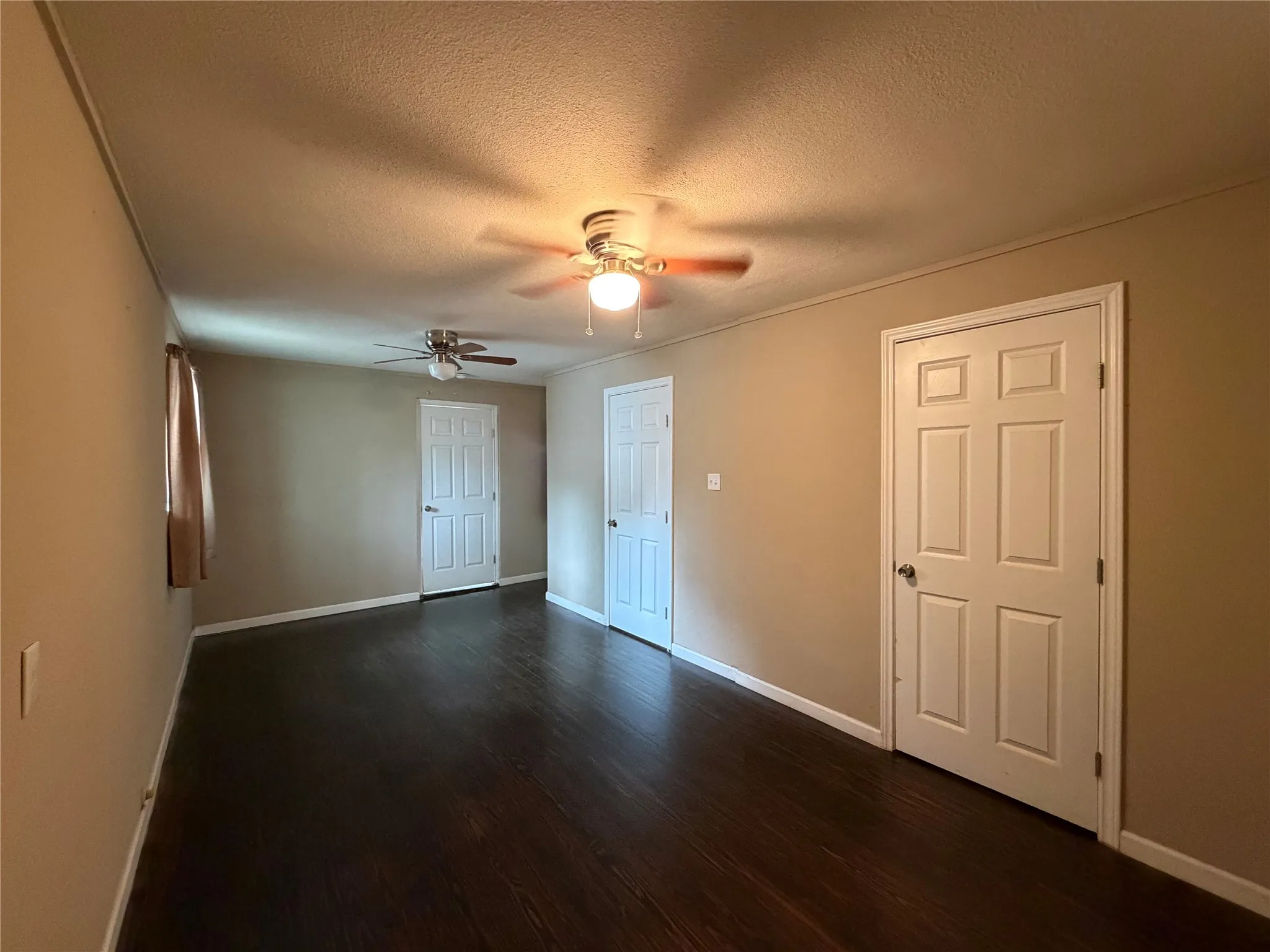Single Family Residence For Sale in Johnson County , 117 Moon Street, Cleburne, Texas 76033, 2 Bedroom, 2 Bathroom, 1 Garage spaces, 1,234 Sqft, built in 1965, mls#21406415, Real Estate Agent in Cleburne, Homes For Sale in Johnson county, Homes For Sale in Cleburne, Realtor in Cleburne Texas, Real Estate Brokerage Independent Realty Texas, Luminita Cordes Realtor