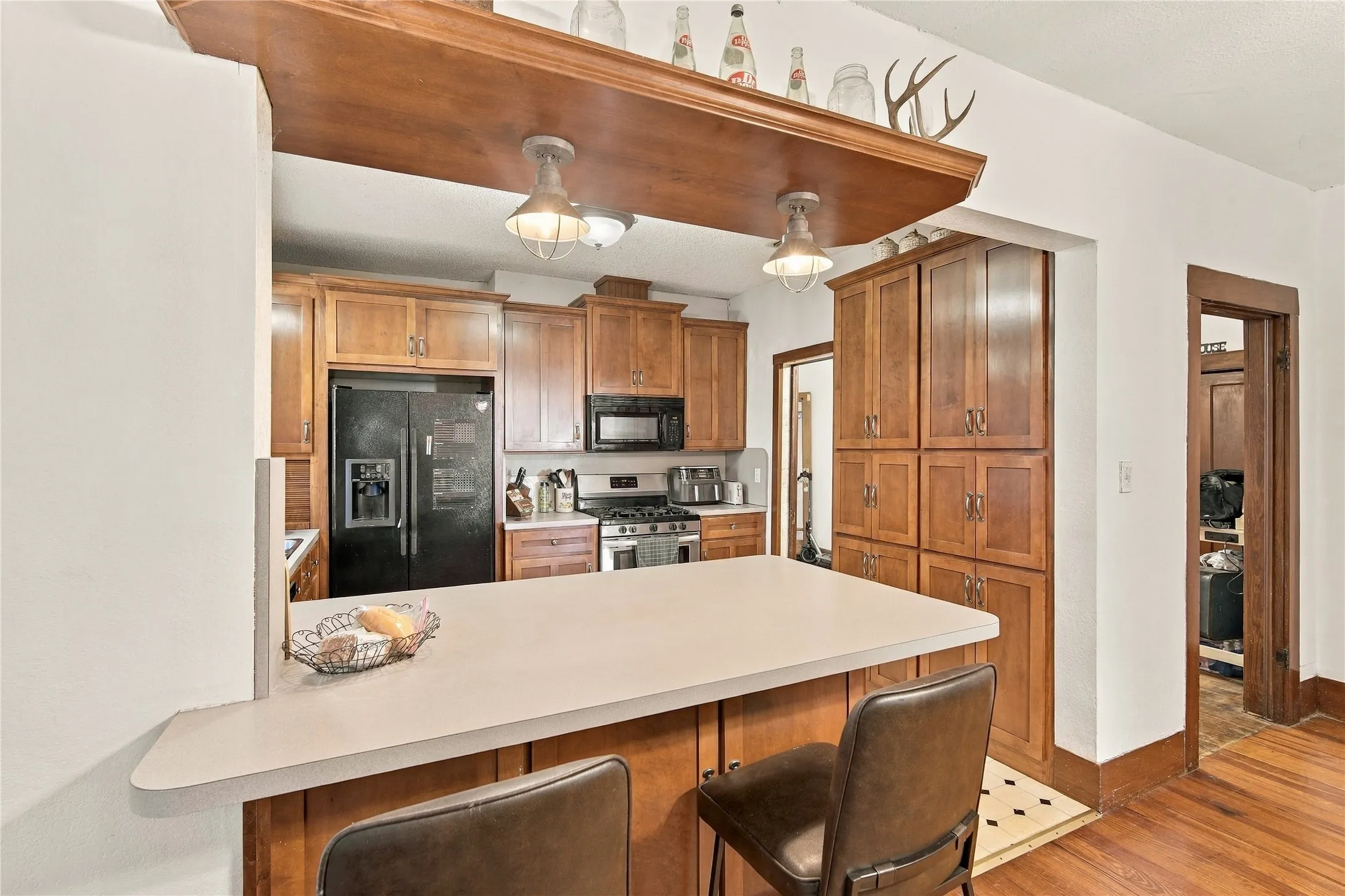 Single Family Residence For Sale in Johnson County , 304 E Mc Farland Street, Grandview, Texas 76050, 3 Bedroom, 2 Bathroom, Garage spaces, 1,748 Sqft, built in 1930, mls#21406516, Real Estate Agent in Grandview, Homes For Sale in Johnson county, Homes For Sale in Grandview, Realtor in Grandview Texas, Real Estate Brokerage Independent Realty Texas, Luminita Cordes Realtor