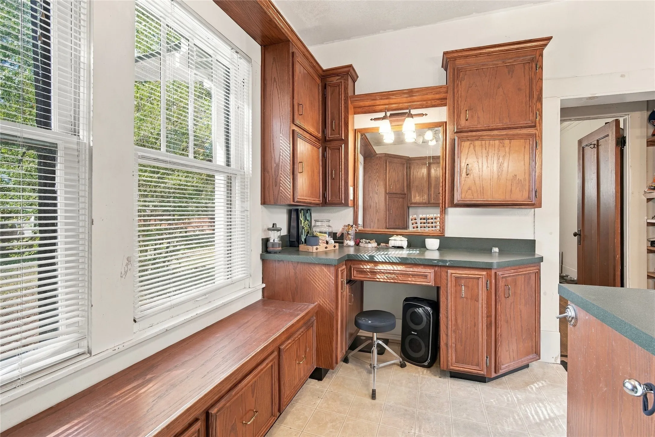 Single Family Residence For Sale in Johnson County , 304 E Mc Farland Street, Grandview, Texas 76050, 3 Bedroom, 2 Bathroom, Garage spaces, 1,748 Sqft, built in 1930, mls#21406516, Real Estate Agent in Grandview, Homes For Sale in Johnson county, Homes For Sale in Grandview, Realtor in Grandview Texas, Real Estate Brokerage Independent Realty Texas, Luminita Cordes Realtor