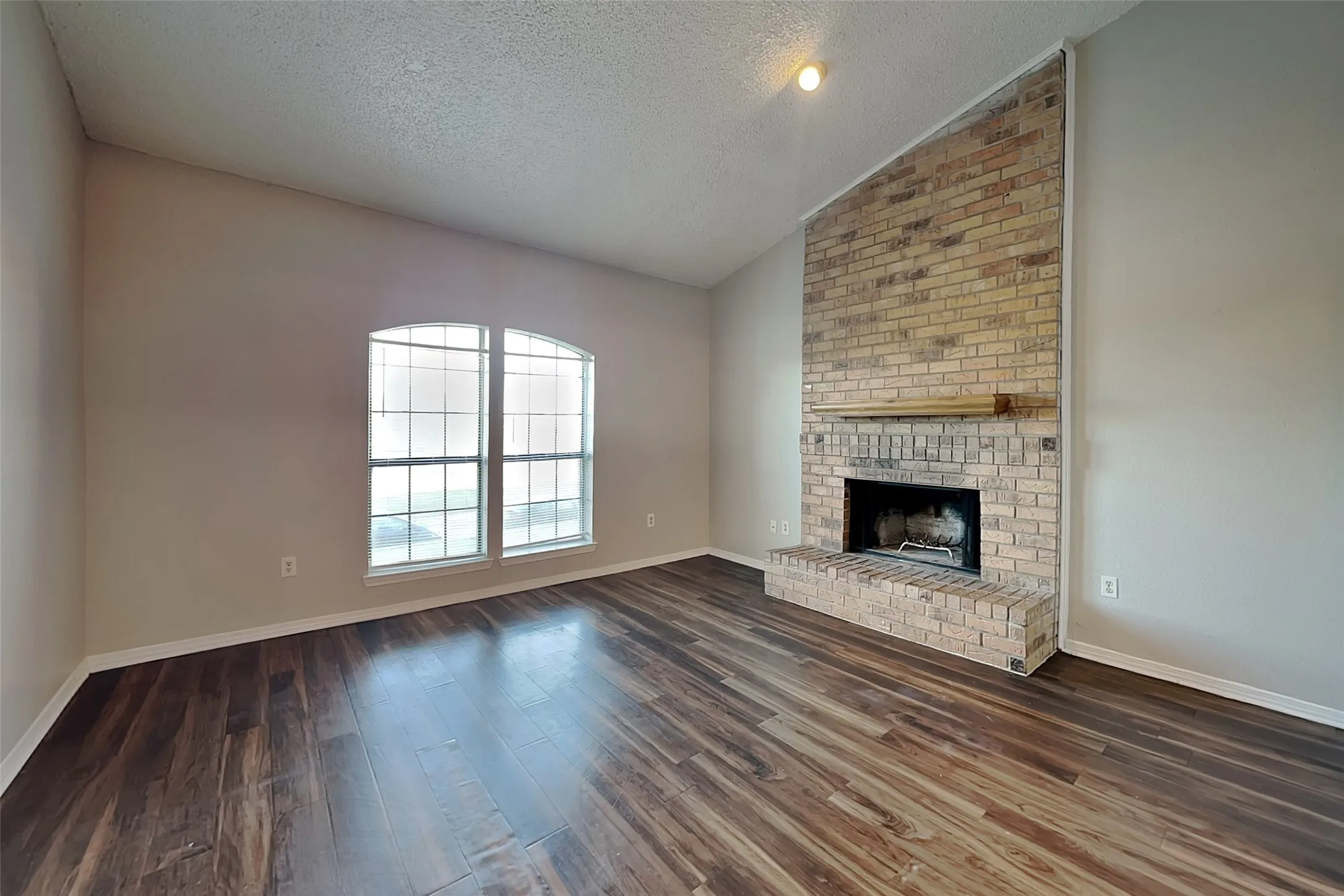 Single Family Residence For Rent in Dallas County , 6312 Alissa Drive, Rowlett, Texas 75089, 3 Bedroom, 2 Bathroom, 2 Garage spaces, 1,521 Sqft, built in 1984, mls#21407686, Real Estate Agent in Rowlett, Homes For Rent in Dallas county, Homes For Rent in Rowlett, Realtor in Rowlett Texas, Real Estate Brokerage Independent Realty Texas, Luminita Cordes Realtor