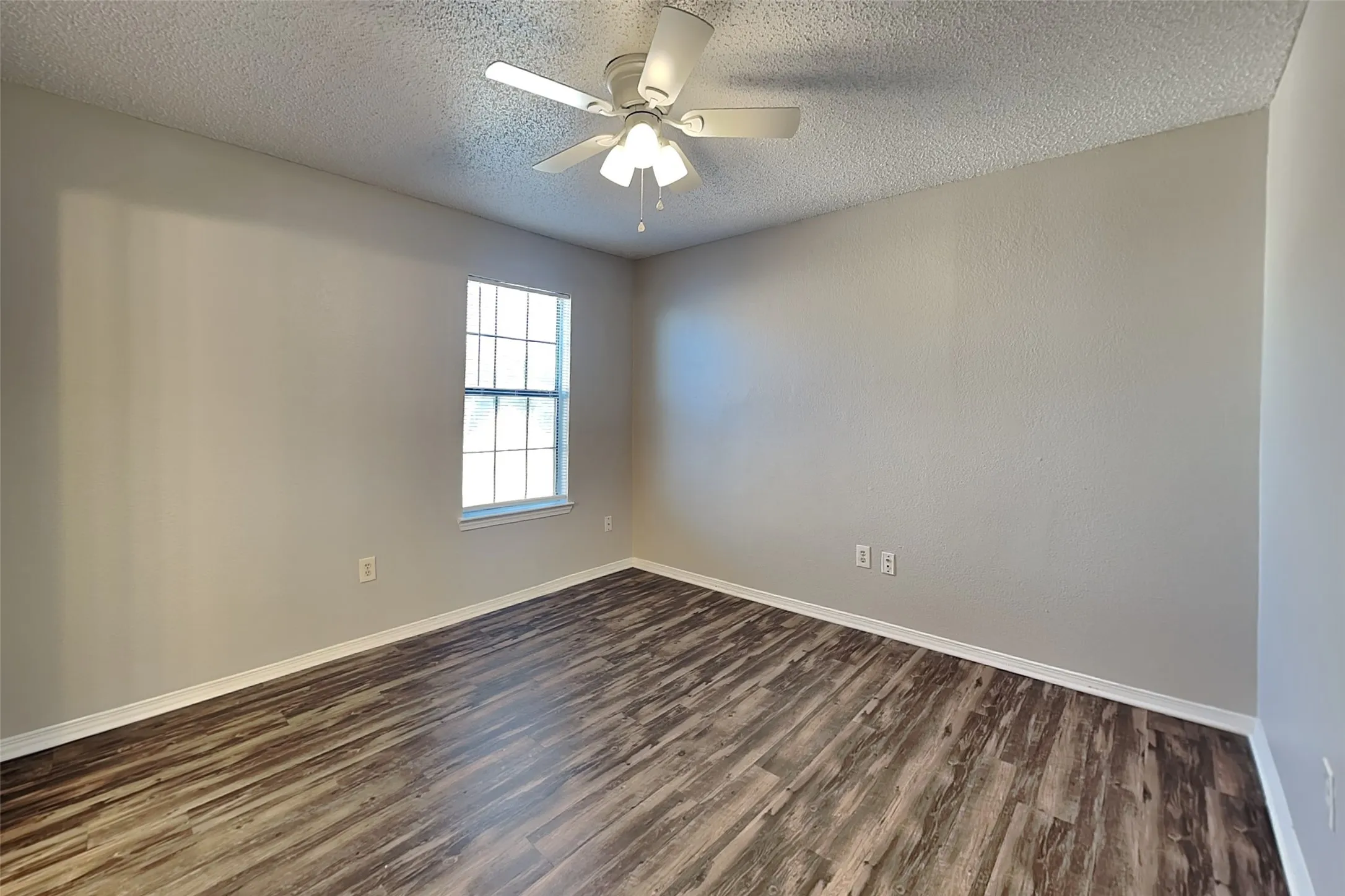 Single Family Residence For Rent in Dallas County , 6312 Alissa Drive, Rowlett, Texas 75089, 3 Bedroom, 2 Bathroom, 2 Garage spaces, 1,521 Sqft, built in 1984, mls#21407686, Real Estate Agent in Rowlett, Homes For Rent in Dallas county, Homes For Rent in Rowlett, Realtor in Rowlett Texas, Real Estate Brokerage Independent Realty Texas, Luminita Cordes Realtor
