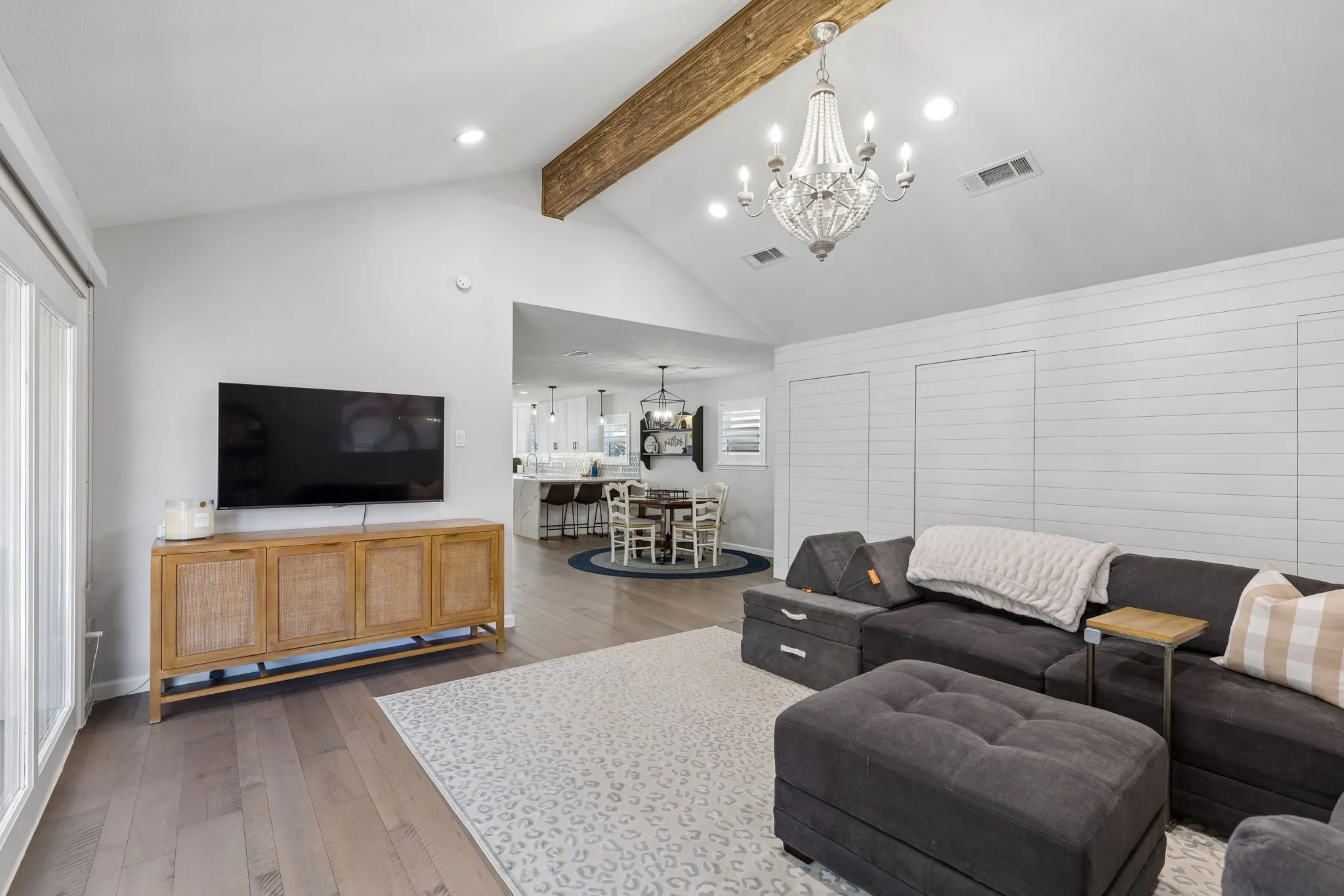 Single Family Residence For Sale in Dallas County , 7341 La Sobrina Drive, Dallas, Texas 75248, 4 Bedroom, 4 Bathroom, 2 Garage spaces, 3,396 Sqft, built in 1971, mls#21403855, Real Estate Agent in Dallas, Homes For Sale in Dallas county, Homes For Sale in Dallas, Realtor in Dallas Texas, Real Estate Brokerage Independent Realty Texas, Luminita Cordes Realtor