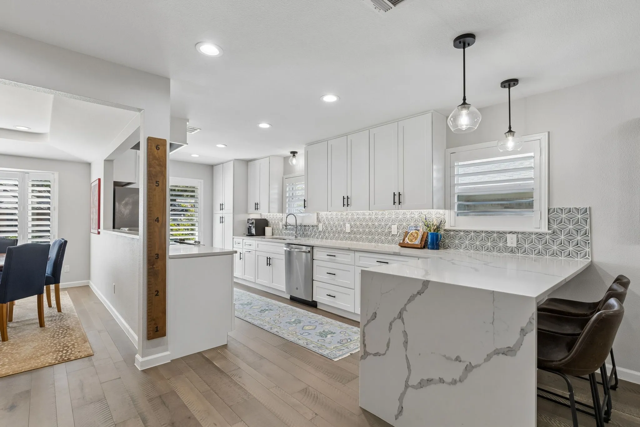 Single Family Residence For Sale in Dallas County , 7341 La Sobrina Drive, Dallas, Texas 75248, 4 Bedroom, 4 Bathroom, 2 Garage spaces, 3,396 Sqft, built in 1971, mls#21403855, Real Estate Agent in Dallas, Homes For Sale in Dallas county, Homes For Sale in Dallas, Realtor in Dallas Texas, Real Estate Brokerage Independent Realty Texas, Luminita Cordes Realtor