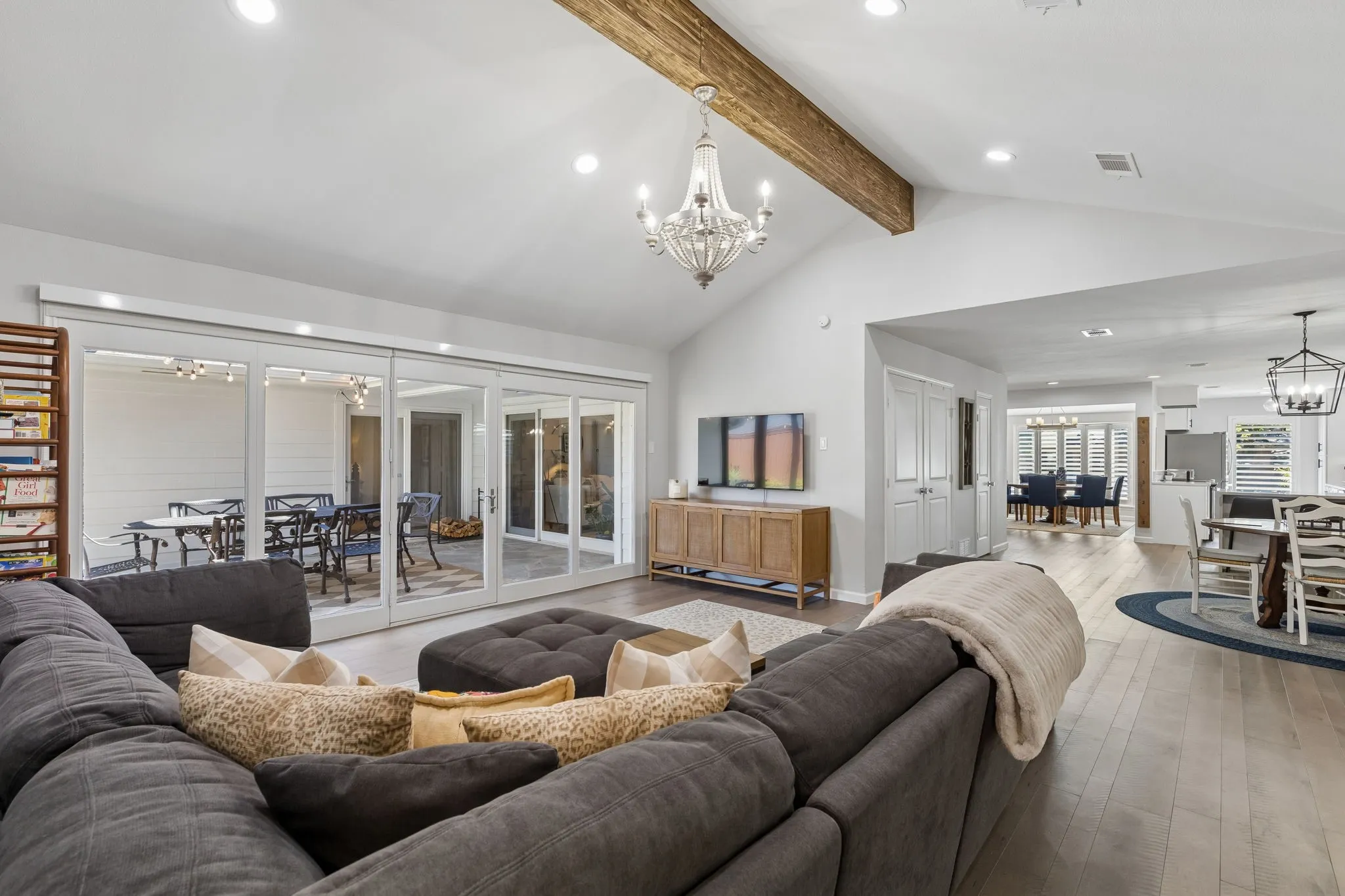 Single Family Residence For Sale in Dallas County , 7341 La Sobrina Drive, Dallas, Texas 75248, 4 Bedroom, 4 Bathroom, 2 Garage spaces, 3,396 Sqft, built in 1971, mls#21403855, Real Estate Agent in Dallas, Homes For Sale in Dallas county, Homes For Sale in Dallas, Realtor in Dallas Texas, Real Estate Brokerage Independent Realty Texas, Luminita Cordes Realtor