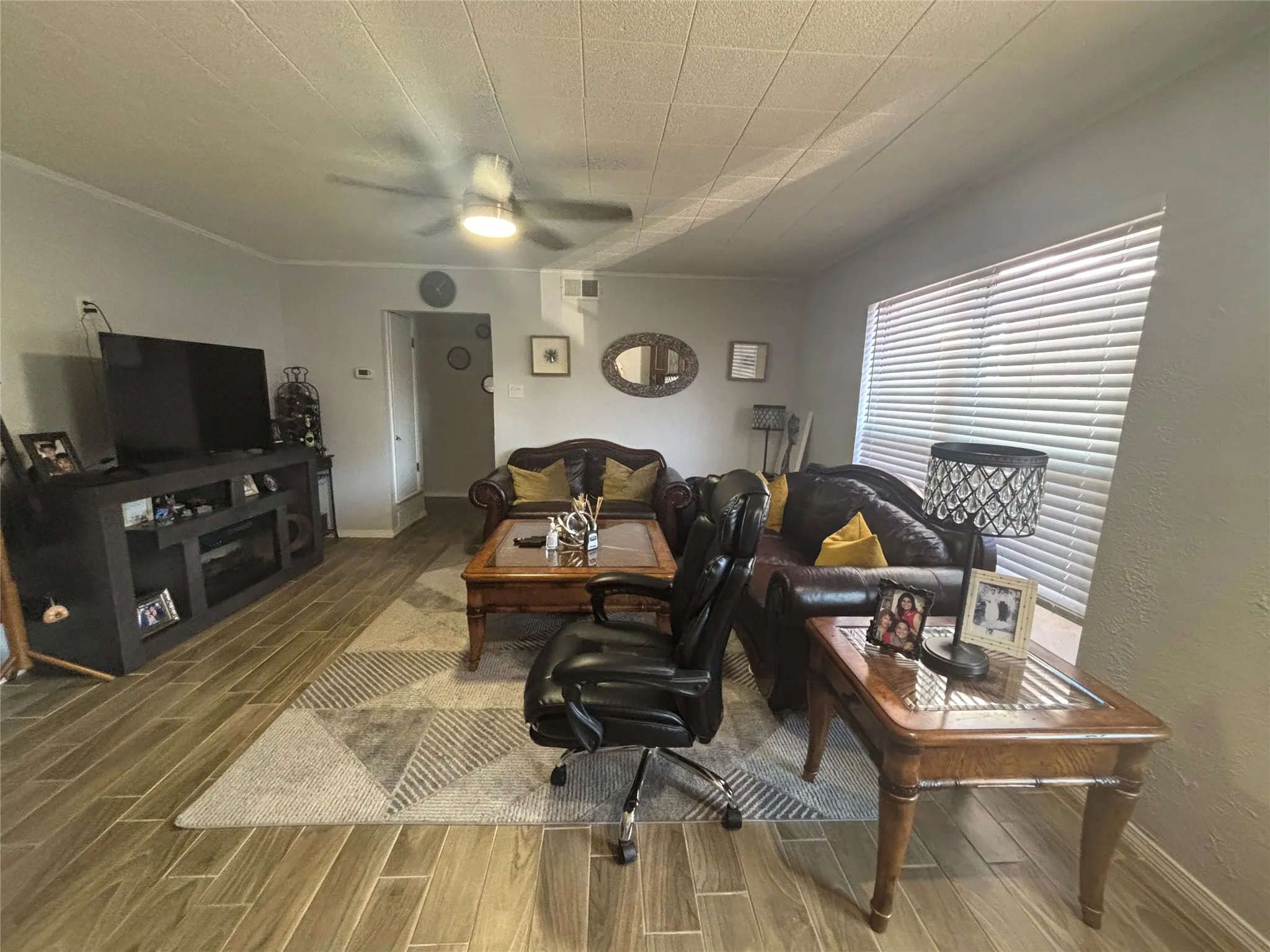 Single Family Residence For Sale in Dallas County , 3525 Susan Drive, Mesquite, Texas 75150, 3 Bedroom, 2 Bathroom, 1 Garage spaces, 1,051 Sqft, built in 1958, mls#21401822, Real Estate Agent in Mesquite, Homes For Sale in Dallas county, Homes For Sale in Mesquite, Realtor in Mesquite Texas, Real Estate Brokerage Independent Realty Texas, Luminita Cordes Realtor