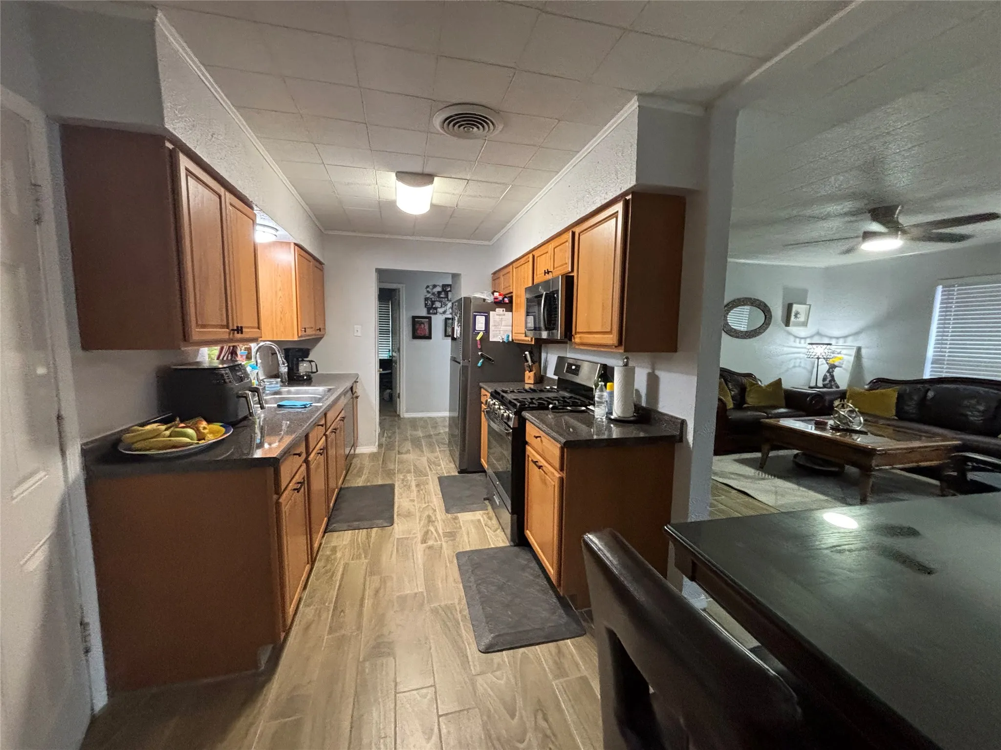 Single Family Residence For Sale in Dallas County , 3525 Susan Drive, Mesquite, Texas 75150, 3 Bedroom, 2 Bathroom, 1 Garage spaces, 1,051 Sqft, built in 1958, mls#21401822, Real Estate Agent in Mesquite, Homes For Sale in Dallas county, Homes For Sale in Mesquite, Realtor in Mesquite Texas, Real Estate Brokerage Independent Realty Texas, Luminita Cordes Realtor