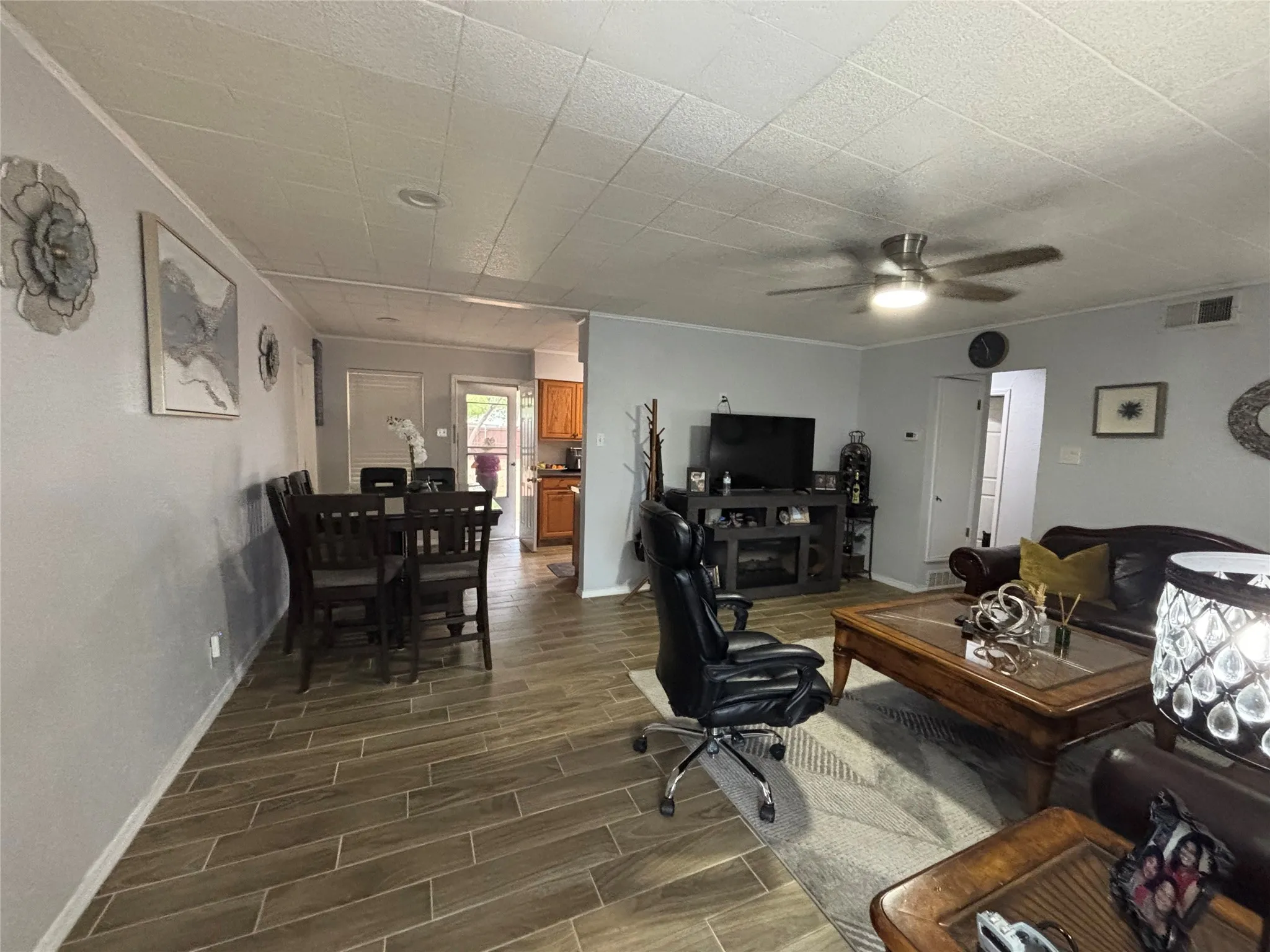 Single Family Residence For Sale in Dallas County , 3525 Susan Drive, Mesquite, Texas 75150, 3 Bedroom, 2 Bathroom, 1 Garage spaces, 1,051 Sqft, built in 1958, mls#21401822, Real Estate Agent in Mesquite, Homes For Sale in Dallas county, Homes For Sale in Mesquite, Realtor in Mesquite Texas, Real Estate Brokerage Independent Realty Texas, Luminita Cordes Realtor