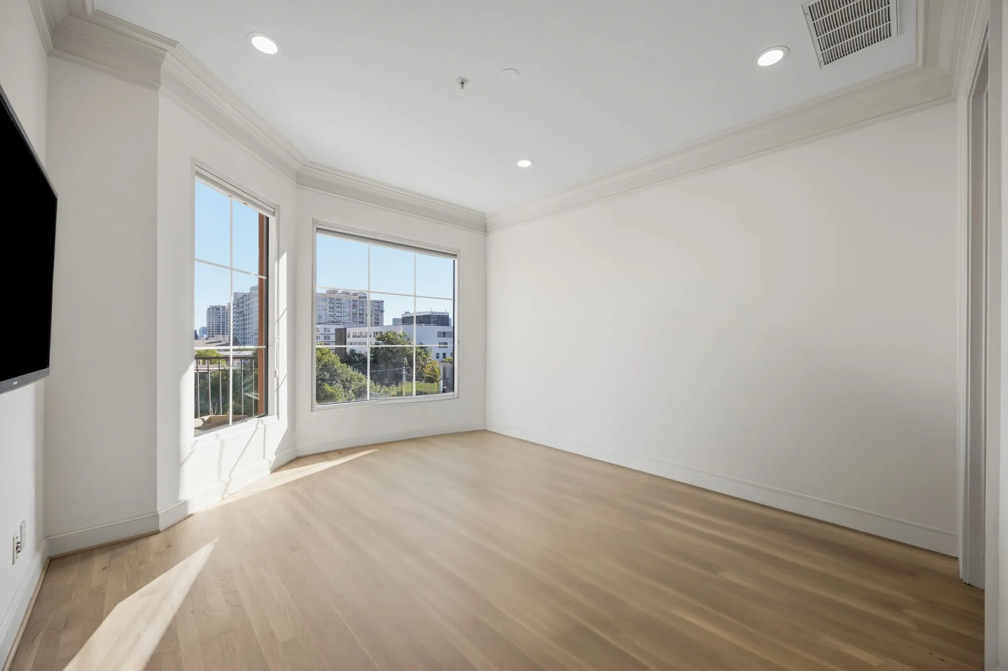 Condominium For Rent in Dallas County , 3535 Gillespie Street 507, Dallas, Texas 75219, 1 Bedroom, 2 Bathroom, 2 Garage spaces, 1,305 Sqft, built in 2000, mls#21398845, Real Estate Agent in Dallas, Homes For Rent in Dallas county, Homes For Rent in Dallas, Realtor in Dallas Texas, Real Estate Brokerage Independent Realty Texas, Luminita Cordes Realtor