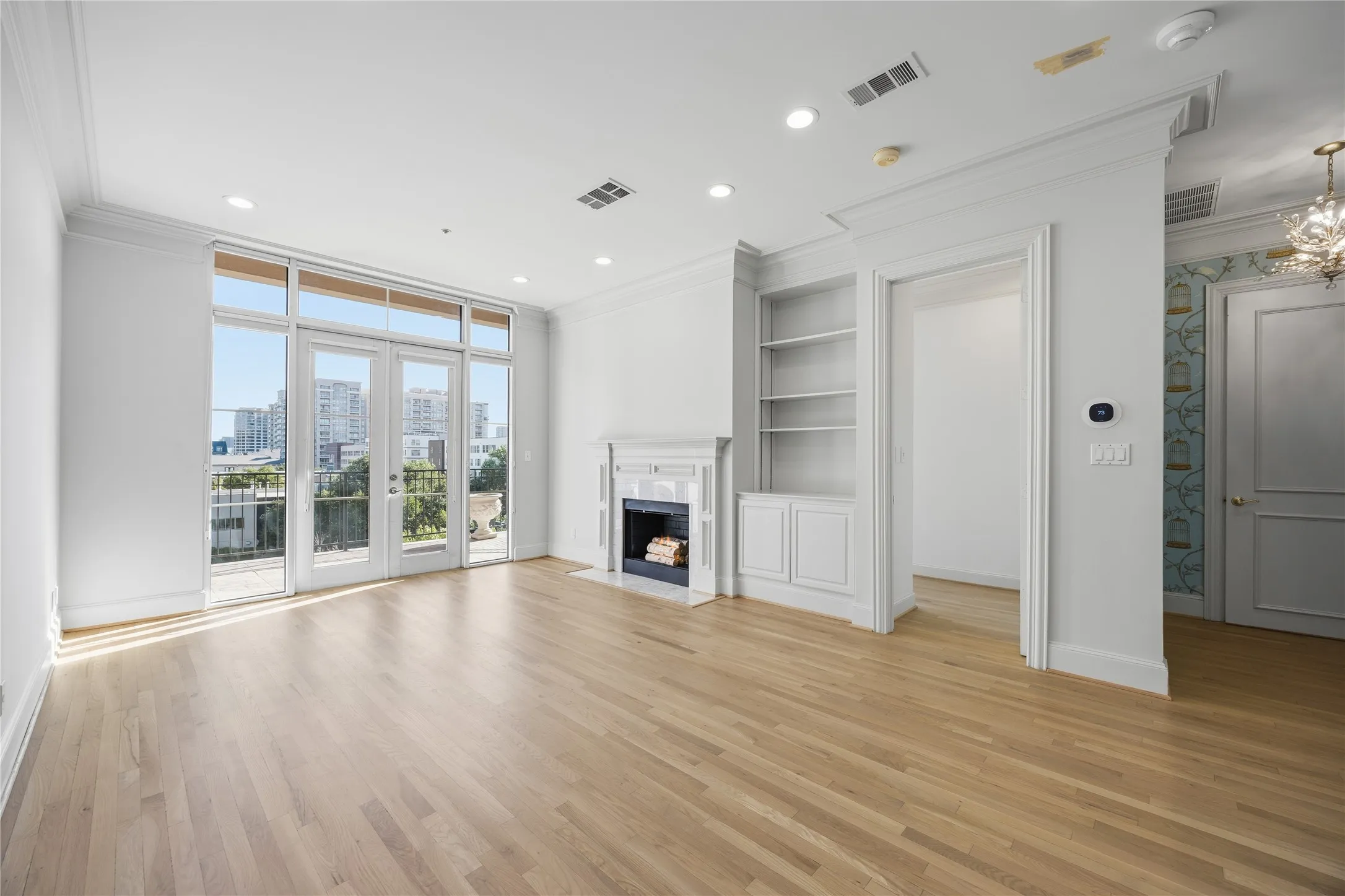 Condominium For Rent in Dallas County , 3535 Gillespie Street 507, Dallas, Texas 75219, 1 Bedroom, 2 Bathroom, 2 Garage spaces, 1,305 Sqft, built in 2000, mls#21398845, Real Estate Agent in Dallas, Homes For Rent in Dallas county, Homes For Rent in Dallas, Realtor in Dallas Texas, Real Estate Brokerage Independent Realty Texas, Luminita Cordes Realtor