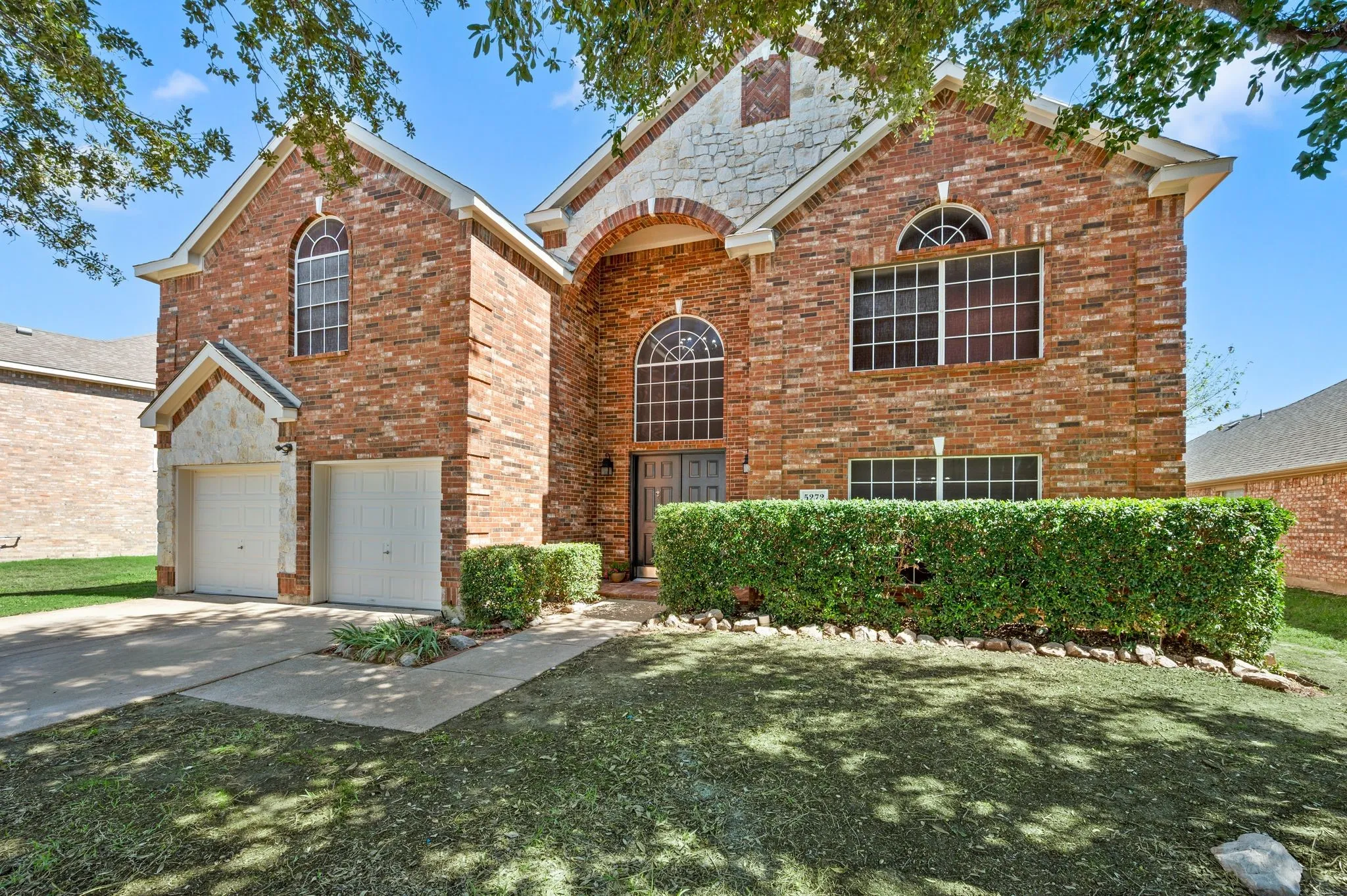 This home has been freshly painted inside and out.