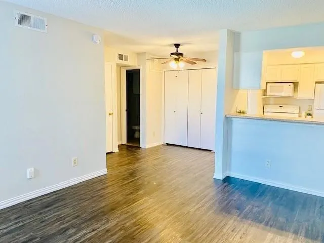 Condominium For Sale in Collin County , 7621 Mccallum Boulevard 108, Dallas, Texas 75252, 1 Bedroom, 1 Bathroom, Garage spaces, 576 Sqft, built in 1984, mls#21407906, Real Estate Agent in Dallas, Homes For Sale in Collin county, Homes For Sale in Dallas, Realtor in Dallas Texas, Real Estate Brokerage Independent Realty Texas, Luminita Cordes Realtor