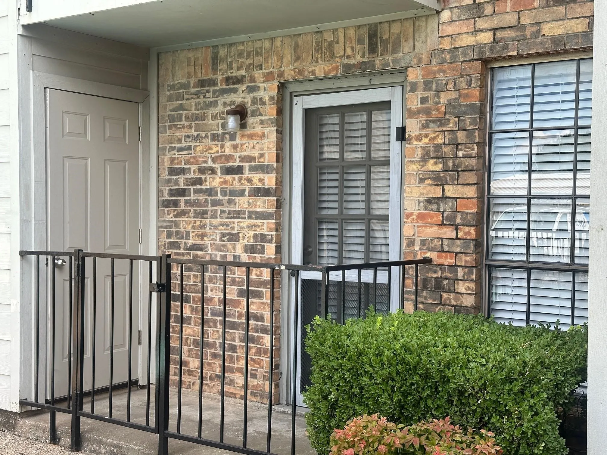 Condominium For Sale in Collin County , 7621 Mccallum Boulevard 108, Dallas, Texas 75252, 1 Bedroom, 1 Bathroom, Garage spaces, 576 Sqft, built in 1984, mls#21407906, Real Estate Agent in Dallas, Homes For Sale in Collin county, Homes For Sale in Dallas, Realtor in Dallas Texas, Real Estate Brokerage Independent Realty Texas, Luminita Cordes Realtor
