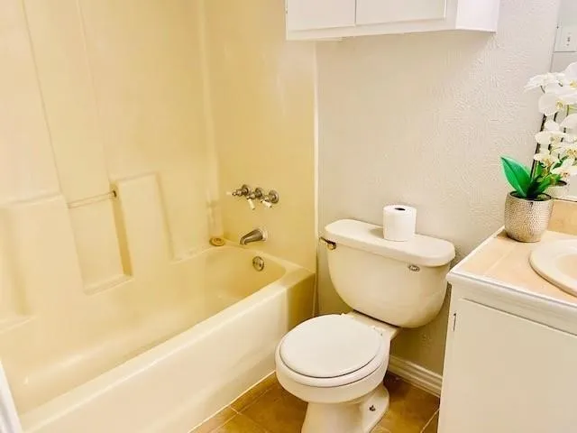 Condominium For Sale in Collin County , 7621 Mccallum Boulevard 108, Dallas, Texas 75252, 1 Bedroom, 1 Bathroom, Garage spaces, 576 Sqft, built in 1984, mls#21407906, Real Estate Agent in Dallas, Homes For Sale in Collin county, Homes For Sale in Dallas, Realtor in Dallas Texas, Real Estate Brokerage Independent Realty Texas, Luminita Cordes Realtor