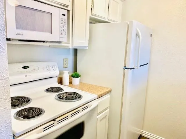 Condominium For Sale in Collin County , 7621 Mccallum Boulevard 108, Dallas, Texas 75252, 1 Bedroom, 1 Bathroom, Garage spaces, 576 Sqft, built in 1984, mls#21407906, Real Estate Agent in Dallas, Homes For Sale in Collin county, Homes For Sale in Dallas, Realtor in Dallas Texas, Real Estate Brokerage Independent Realty Texas, Luminita Cordes Realtor