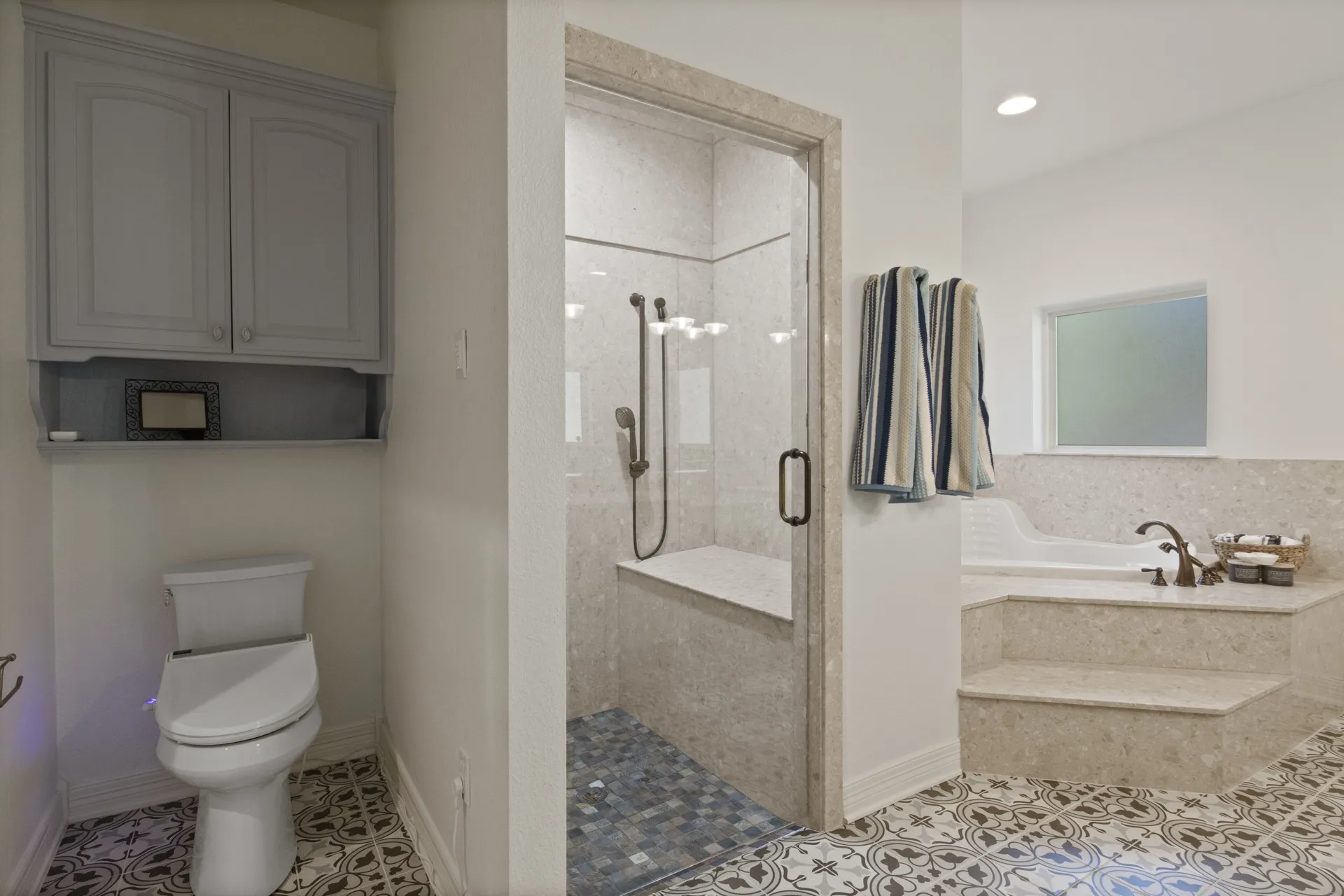 Single Family Residence For Sale in Titus County , 291 Private Road 2367, Mt Pleasant, Texas 75455, 4 Bedroom, 4 Bathroom, 2 Garage spaces, 3,662 Sqft, built in 2007, mls#21407682, Real Estate Agent in Mt Pleasant, Homes For Sale in Titus county, Homes For Sale in Mt Pleasant, Realtor in Mt Pleasant Texas, Real Estate Brokerage Independent Realty Texas, Luminita Cordes Realtor