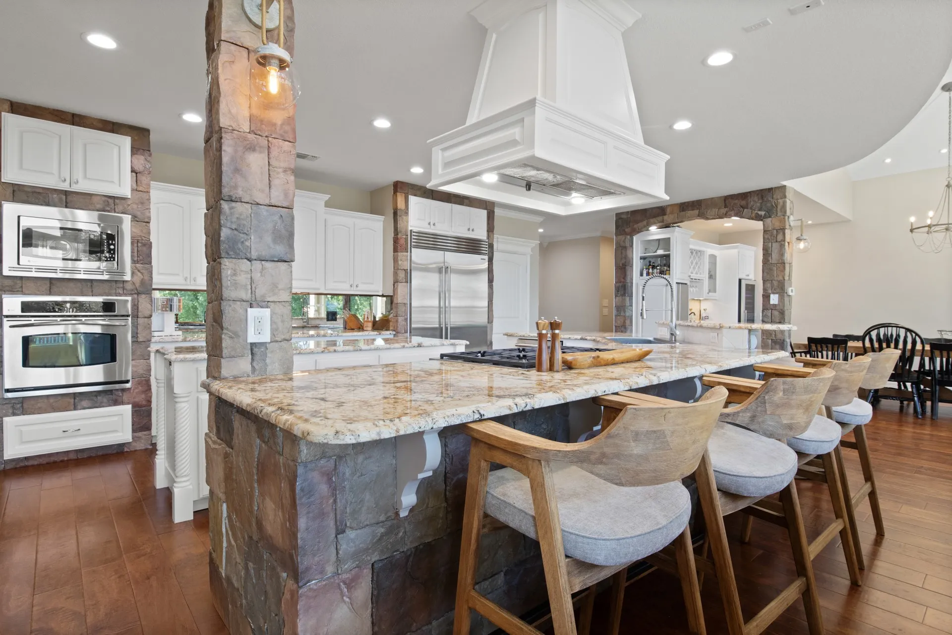Single Family Residence For Sale in Titus County , 291 Private Road 2367, Mt Pleasant, Texas 75455, 4 Bedroom, 4 Bathroom, 2 Garage spaces, 3,662 Sqft, built in 2007, mls#21407682, Real Estate Agent in Mt Pleasant, Homes For Sale in Titus county, Homes For Sale in Mt Pleasant, Realtor in Mt Pleasant Texas, Real Estate Brokerage Independent Realty Texas, Luminita Cordes Realtor