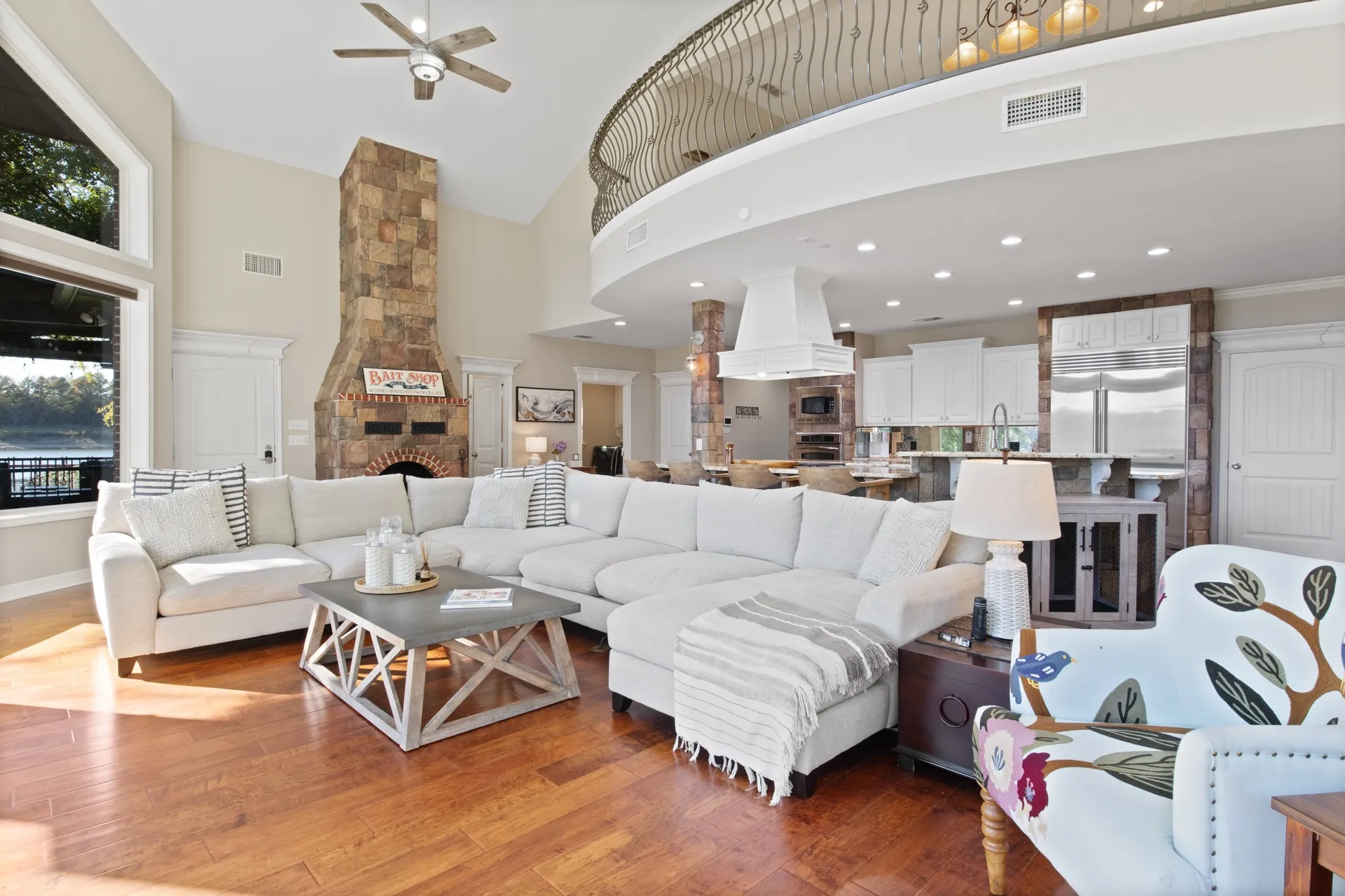 Single Family Residence For Sale in Titus County , 291 Private Road 2367, Mt Pleasant, Texas 75455, 4 Bedroom, 4 Bathroom, 2 Garage spaces, 3,662 Sqft, built in 2007, mls#21407682, Real Estate Agent in Mt Pleasant, Homes For Sale in Titus county, Homes For Sale in Mt Pleasant, Realtor in Mt Pleasant Texas, Real Estate Brokerage Independent Realty Texas, Luminita Cordes Realtor