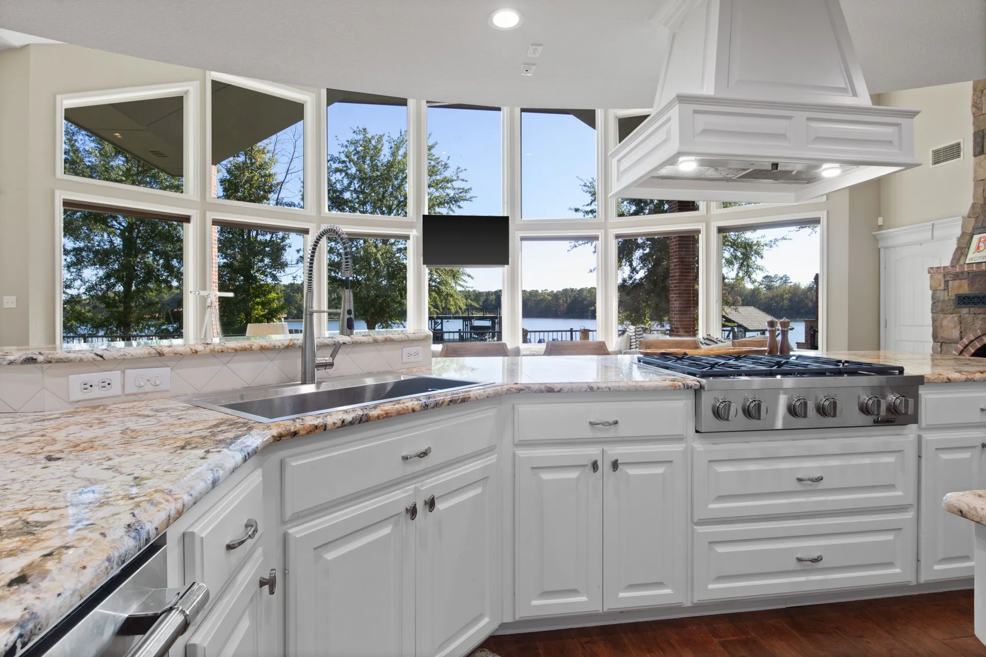 Single Family Residence For Sale in Titus County , 291 Private Road 2367, Mt Pleasant, Texas 75455, 4 Bedroom, 4 Bathroom, 2 Garage spaces, 3,662 Sqft, built in 2007, mls#21407682, Real Estate Agent in Mt Pleasant, Homes For Sale in Titus county, Homes For Sale in Mt Pleasant, Realtor in Mt Pleasant Texas, Real Estate Brokerage Independent Realty Texas, Luminita Cordes Realtor