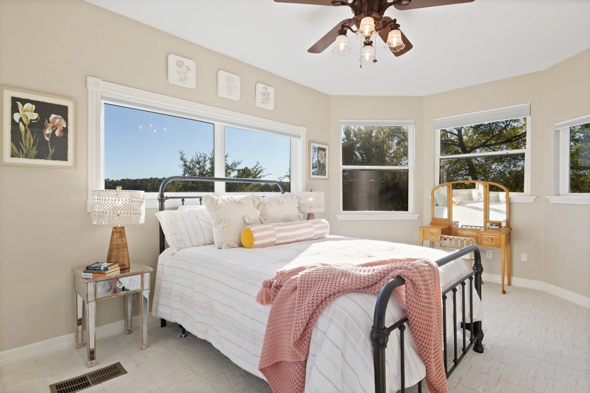 Single Family Residence For Sale in Titus County , 291 Private Road 2367, Mt Pleasant, Texas 75455, 4 Bedroom, 4 Bathroom, 2 Garage spaces, 3,662 Sqft, built in 2007, mls#21407682, Real Estate Agent in Mt Pleasant, Homes For Sale in Titus county, Homes For Sale in Mt Pleasant, Realtor in Mt Pleasant Texas, Real Estate Brokerage Independent Realty Texas, Luminita Cordes Realtor