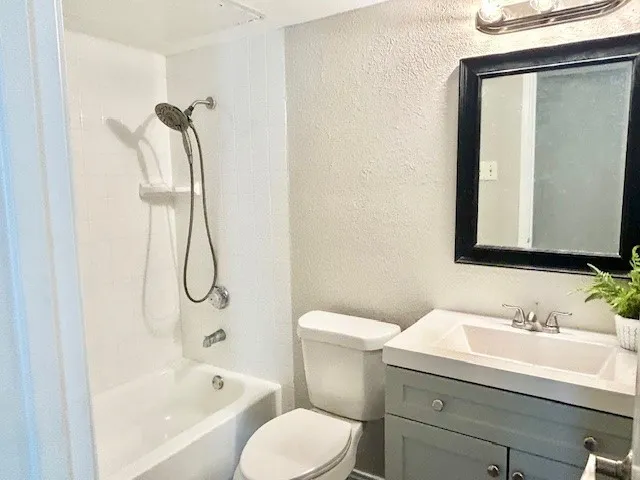 Condominium For Sale in Collin County , 7621 Mccallum Boulevard 309, Dallas, Texas 75252, 1 Bedroom, 1 Bathroom, Garage spaces, 576 Sqft, built in 1984, mls#21407918, Real Estate Agent in Dallas, Homes For Sale in Collin county, Homes For Sale in Dallas, Realtor in Dallas Texas, Real Estate Brokerage Independent Realty Texas, Luminita Cordes Realtor