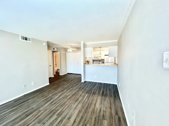Condominium For Sale in Collin County , 7621 Mccallum Boulevard 309, Dallas, Texas 75252, 1 Bedroom, 1 Bathroom, Garage spaces, 576 Sqft, built in 1984, mls#21407918, Real Estate Agent in Dallas, Homes For Sale in Collin county, Homes For Sale in Dallas, Realtor in Dallas Texas, Real Estate Brokerage Independent Realty Texas, Luminita Cordes Realtor