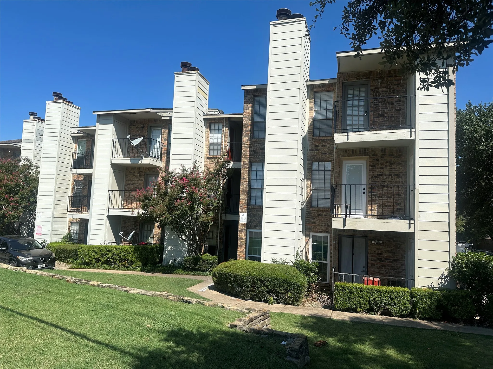Condominium For Sale in Collin County , 7621 Mccallum Boulevard 309, Dallas, Texas 75252, 1 Bedroom, 1 Bathroom, Garage spaces, 576 Sqft, built in 1984, mls#21407918, Real Estate Agent in Dallas, Homes For Sale in Collin county, Homes For Sale in Dallas, Realtor in Dallas Texas, Real Estate Brokerage Independent Realty Texas, Luminita Cordes Realtor