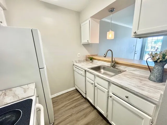 Condominium For Sale in Collin County , 7621 Mccallum Boulevard 309, Dallas, Texas 75252, 1 Bedroom, 1 Bathroom, Garage spaces, 576 Sqft, built in 1984, mls#21407918, Real Estate Agent in Dallas, Homes For Sale in Collin county, Homes For Sale in Dallas, Realtor in Dallas Texas, Real Estate Brokerage Independent Realty Texas, Luminita Cordes Realtor