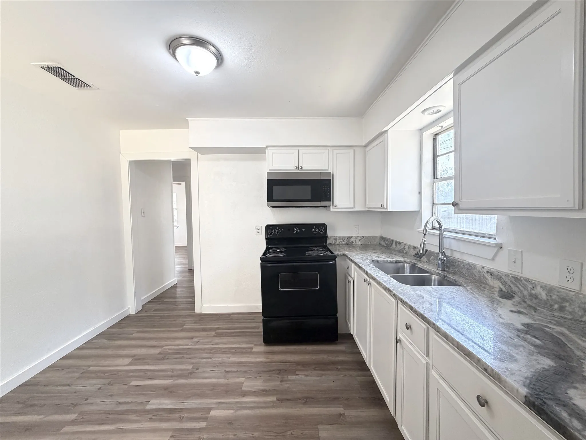 Single Family Residence For Rent in Hunt County , 108 E Kirby Avenue, Quinlan, Texas 75474, 4 Bedroom, 2 Bathroom, Garage spaces, 1,188 Sqft, built in 1967, mls#21407926, Real Estate Agent in Quinlan, Homes For Rent in Hunt county, Homes For Rent in Quinlan, Realtor in Quinlan Texas, Real Estate Brokerage Independent Realty Texas, Luminita Cordes Realtor