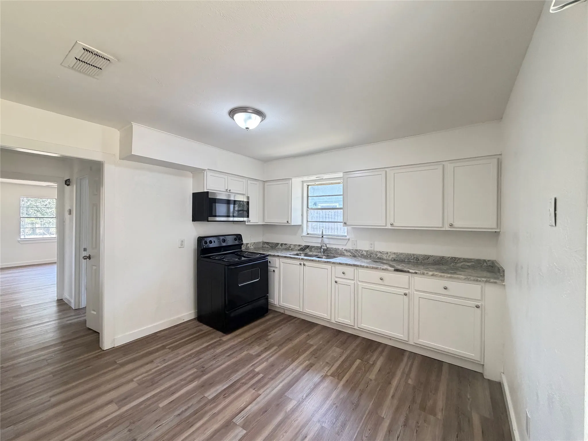 Single Family Residence For Rent in Hunt County , 108 E Kirby Avenue, Quinlan, Texas 75474, 4 Bedroom, 2 Bathroom, Garage spaces, 1,188 Sqft, built in 1967, mls#21407926, Real Estate Agent in Quinlan, Homes For Rent in Hunt county, Homes For Rent in Quinlan, Realtor in Quinlan Texas, Real Estate Brokerage Independent Realty Texas, Luminita Cordes Realtor